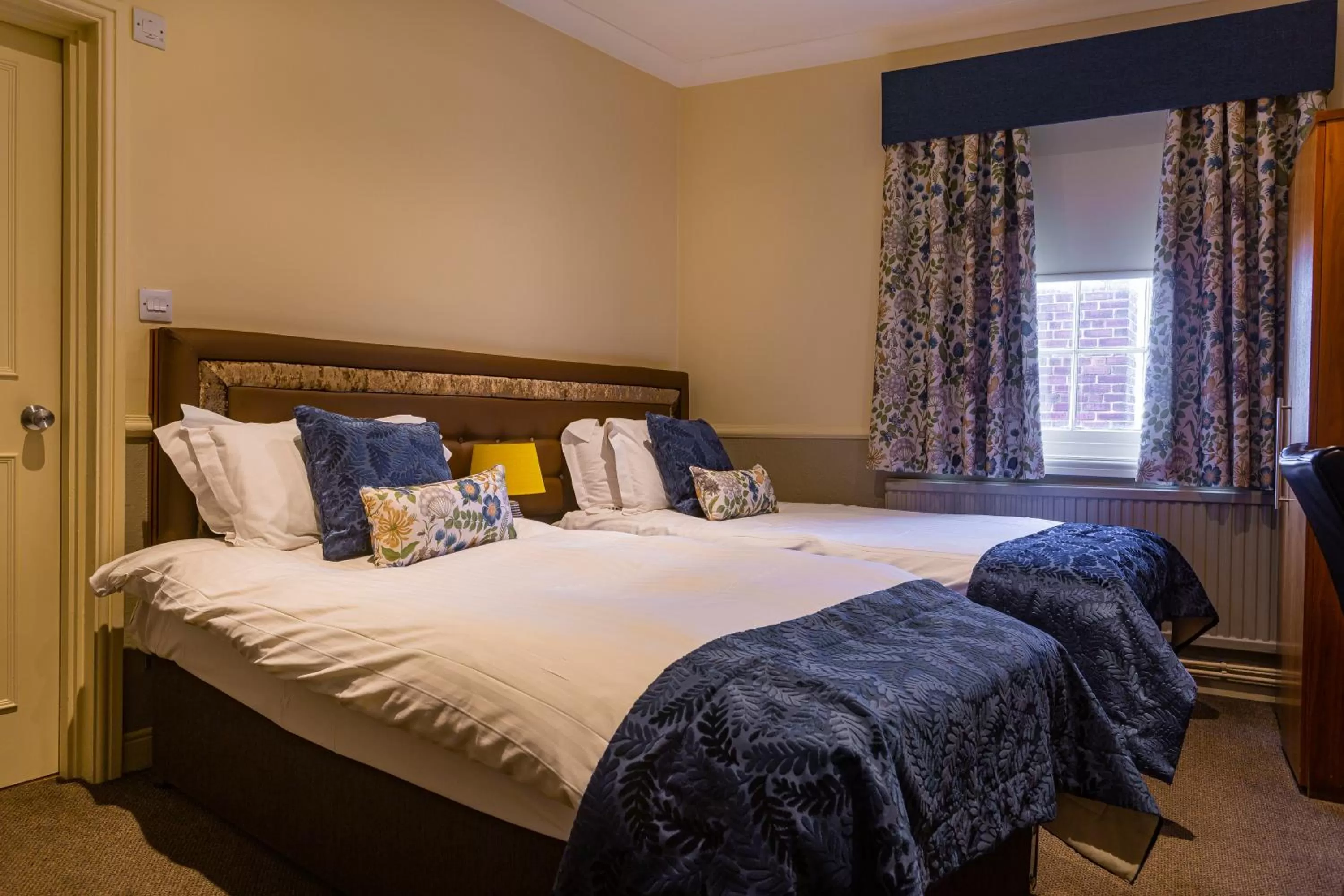 Bedroom, Bed in The White Hart Hotel, Boston, Lincolnshire - The Coaching Inn Group