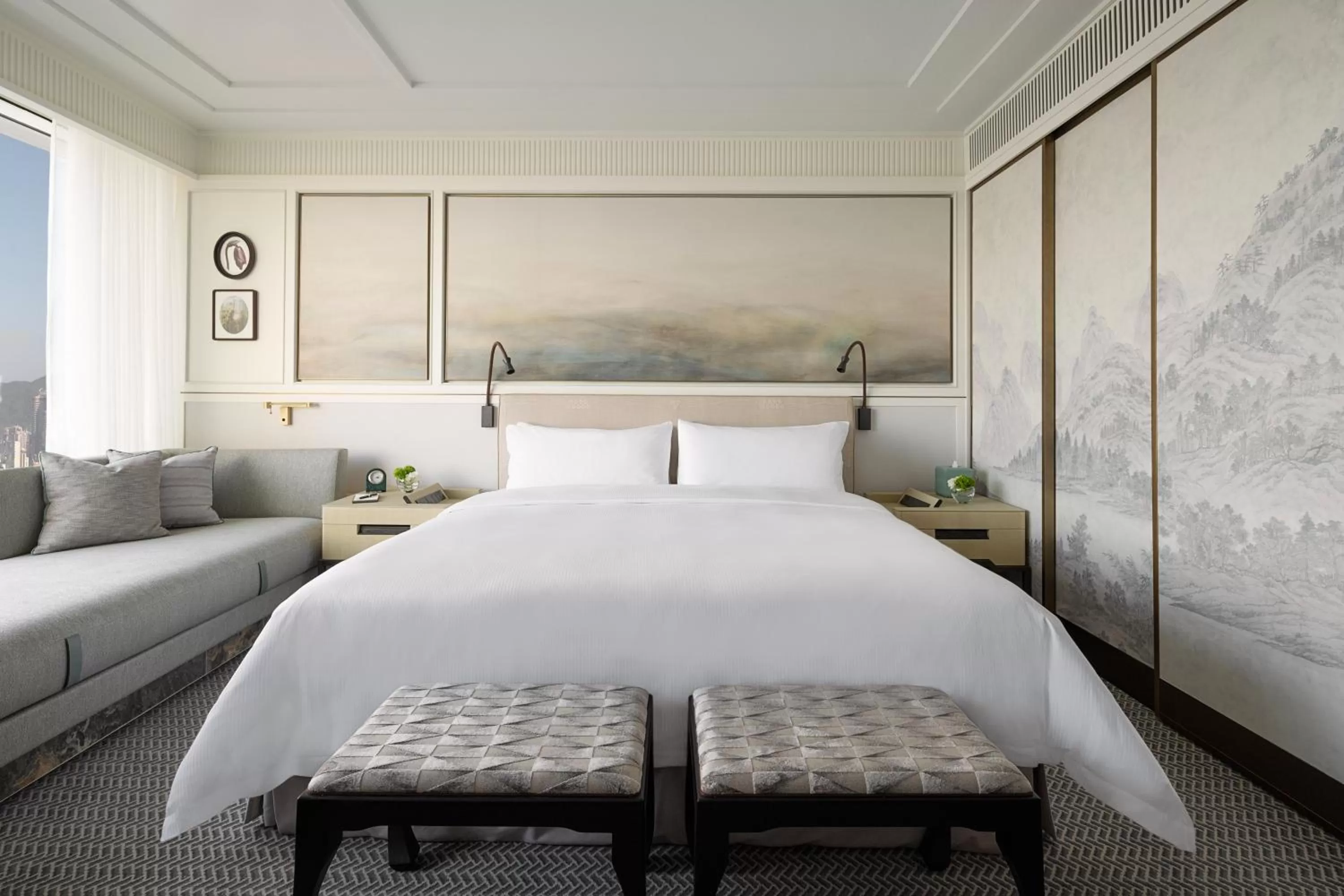 Seating area, Bed in Island Shangri-La, Hong Kong