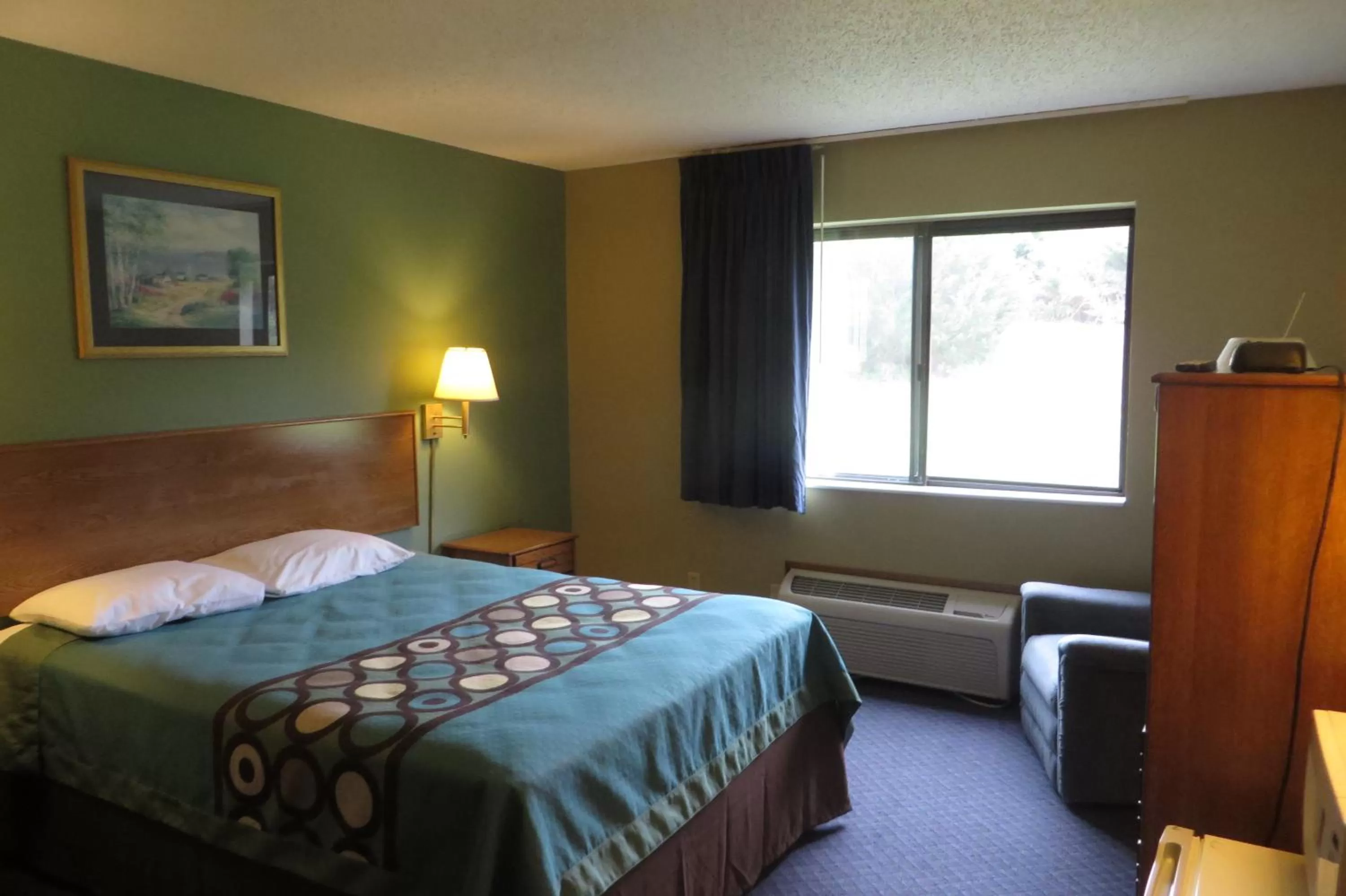 Other, Bed in Super 8 by Wyndham Macomb