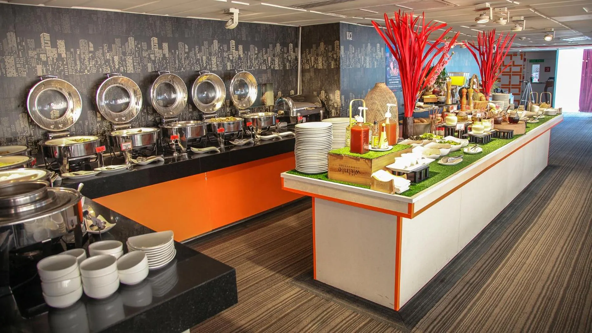 Restaurant/places to eat in Le Fenix Sukhumvit 11 Bangkok