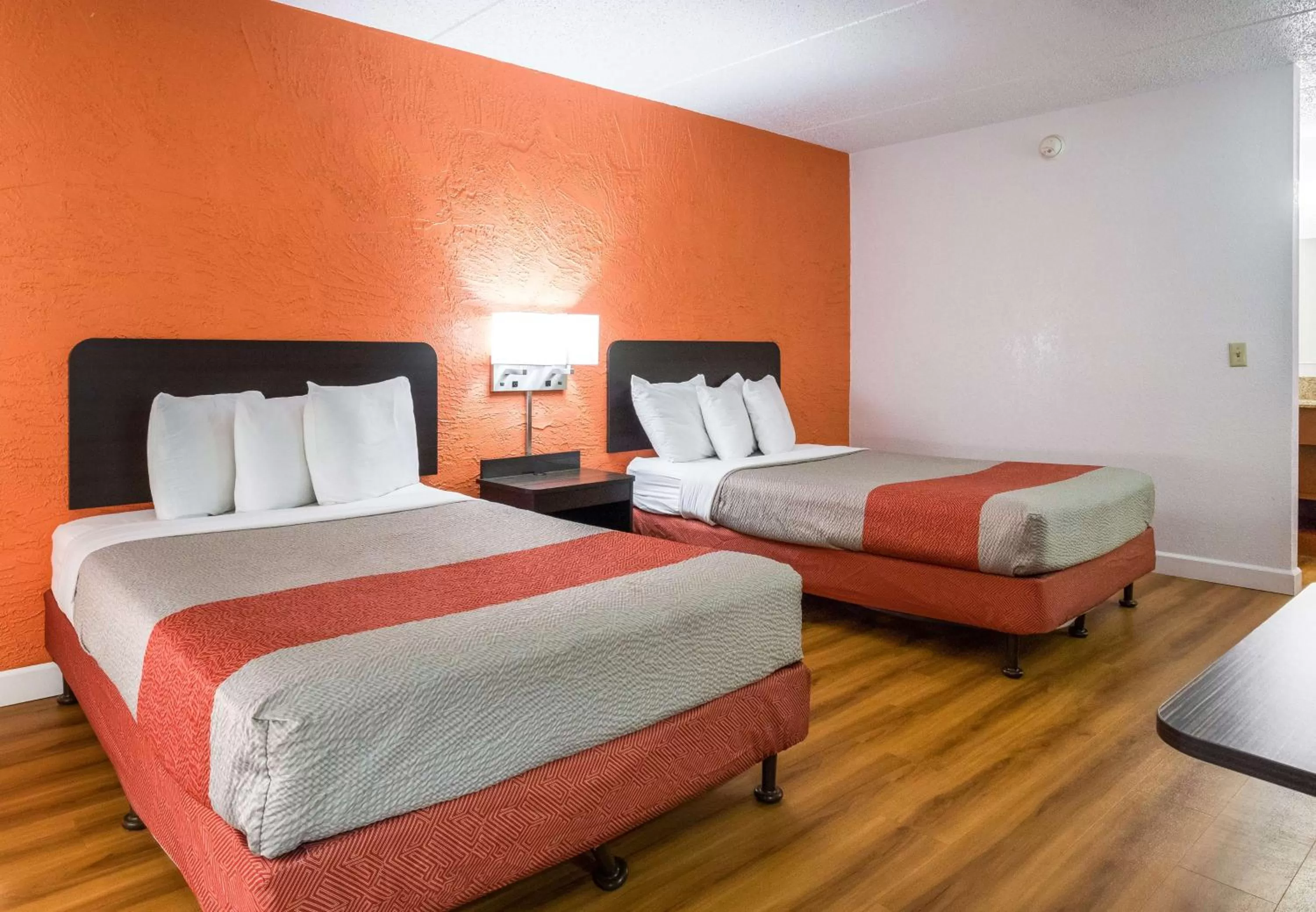 Bedroom, Bed in Motel 6-Prospect Heights, IL