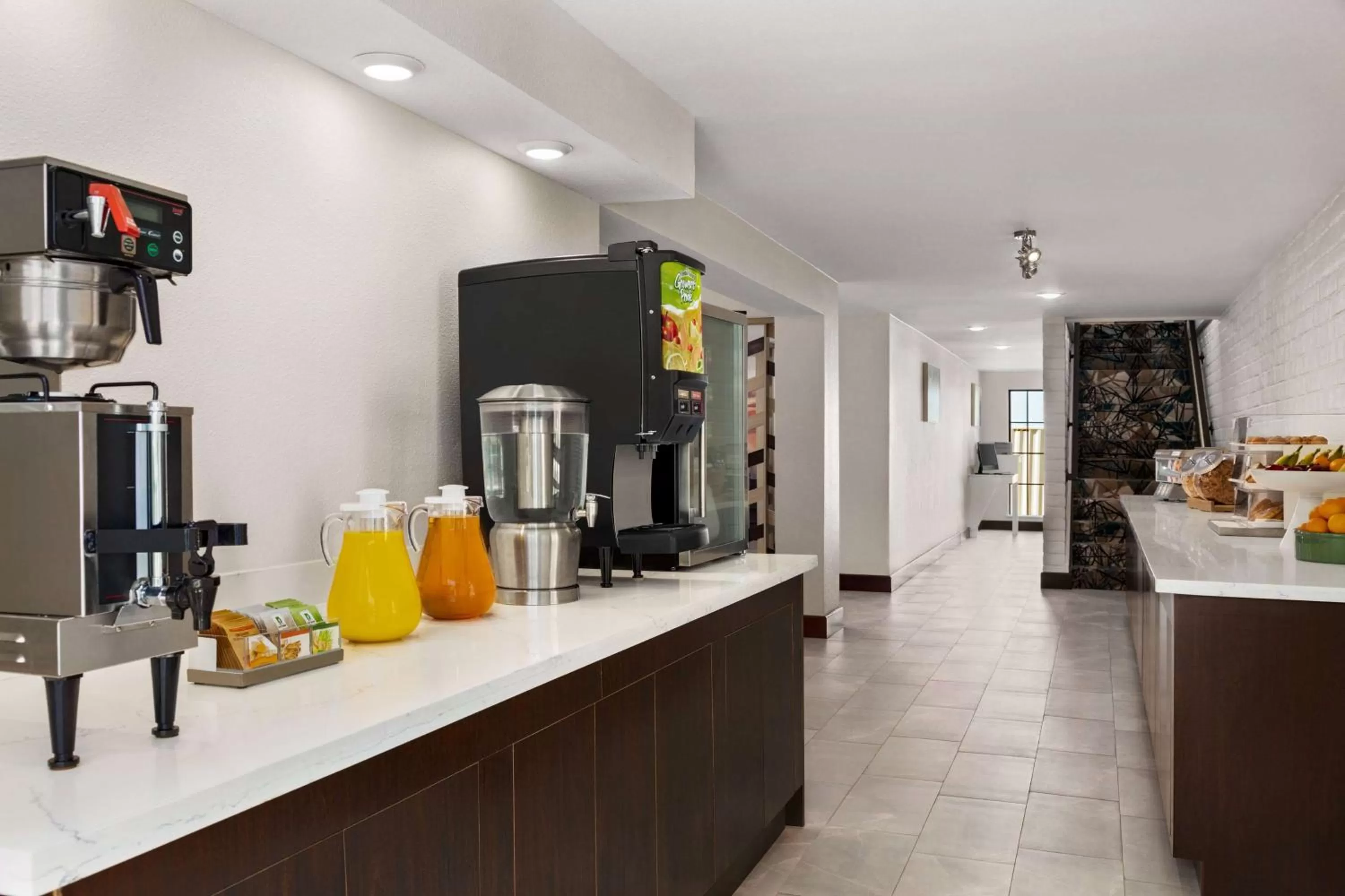 Breakfast in La Quinta Inn by Wyndham Temple