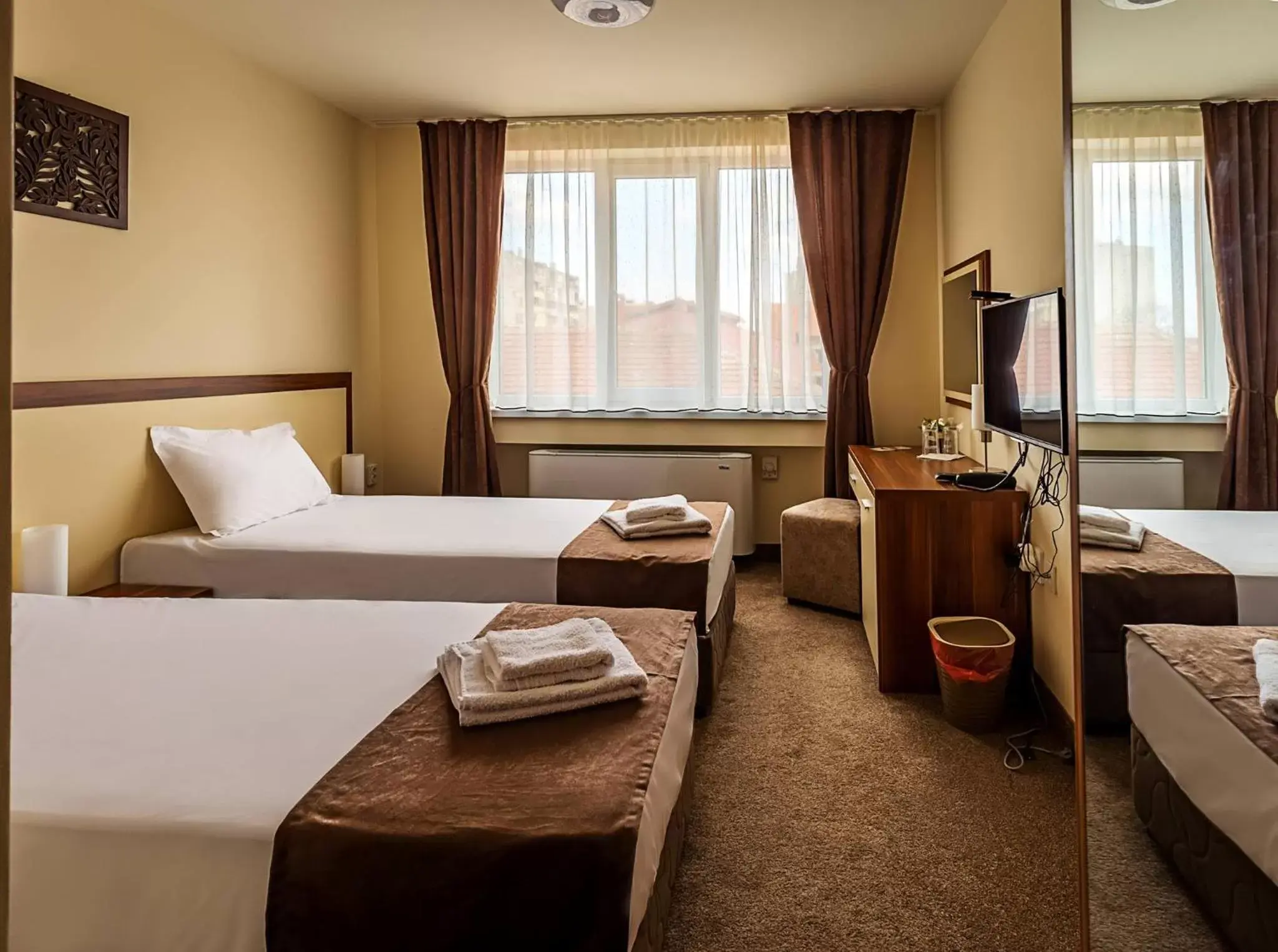 Large Twin Room in Family Hotel Bulgaria Large Twin Room in Family Hotel Bulgaria