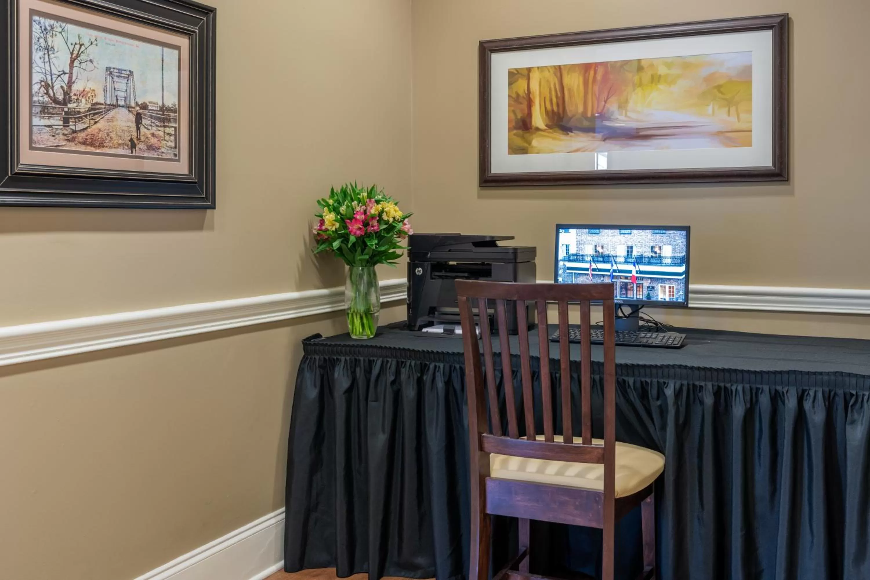 Lobby or reception in Chateau Saint Denis Hotel