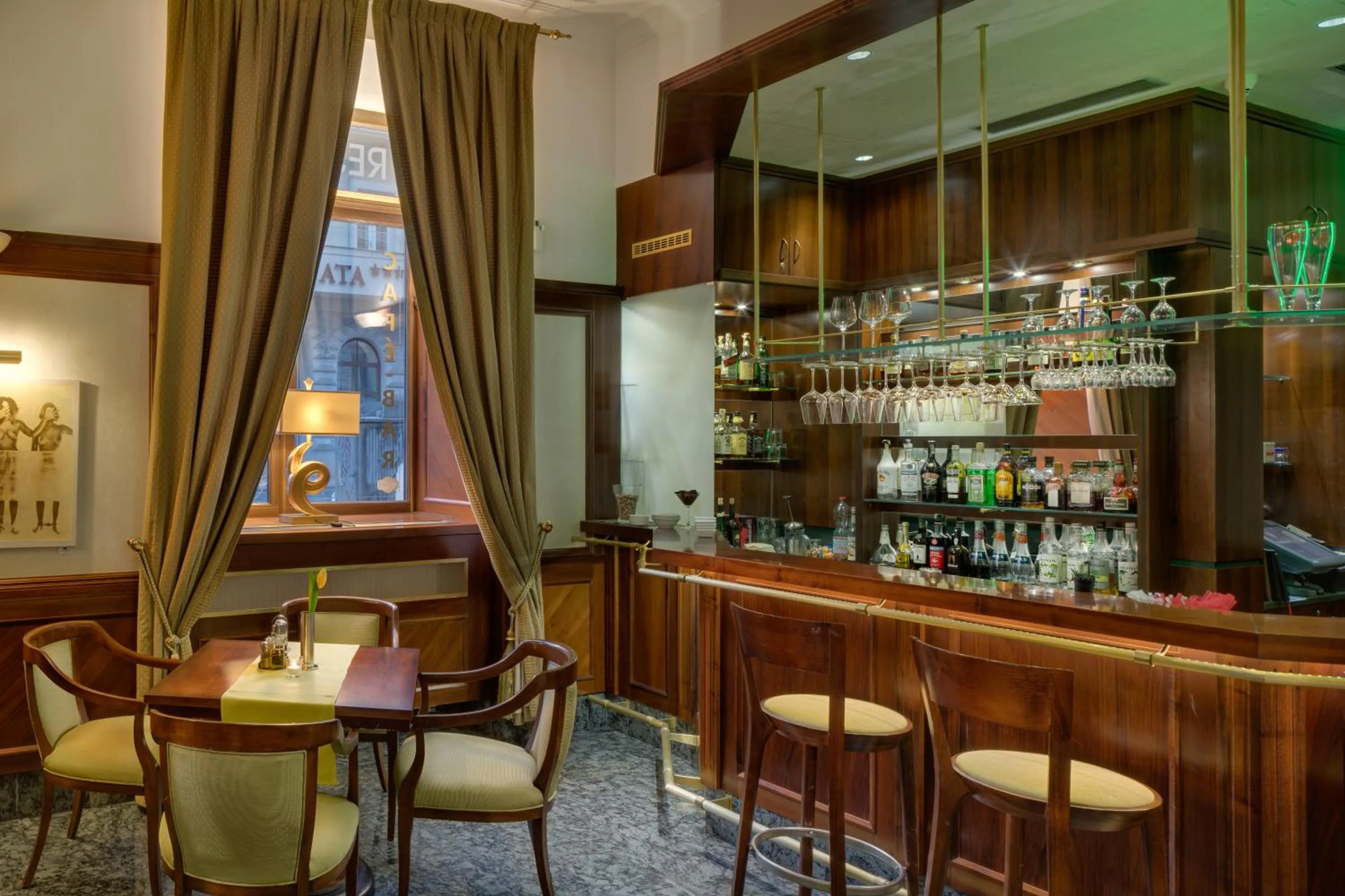 Restaurant/places to eat in Boutique Hotel Seven Days