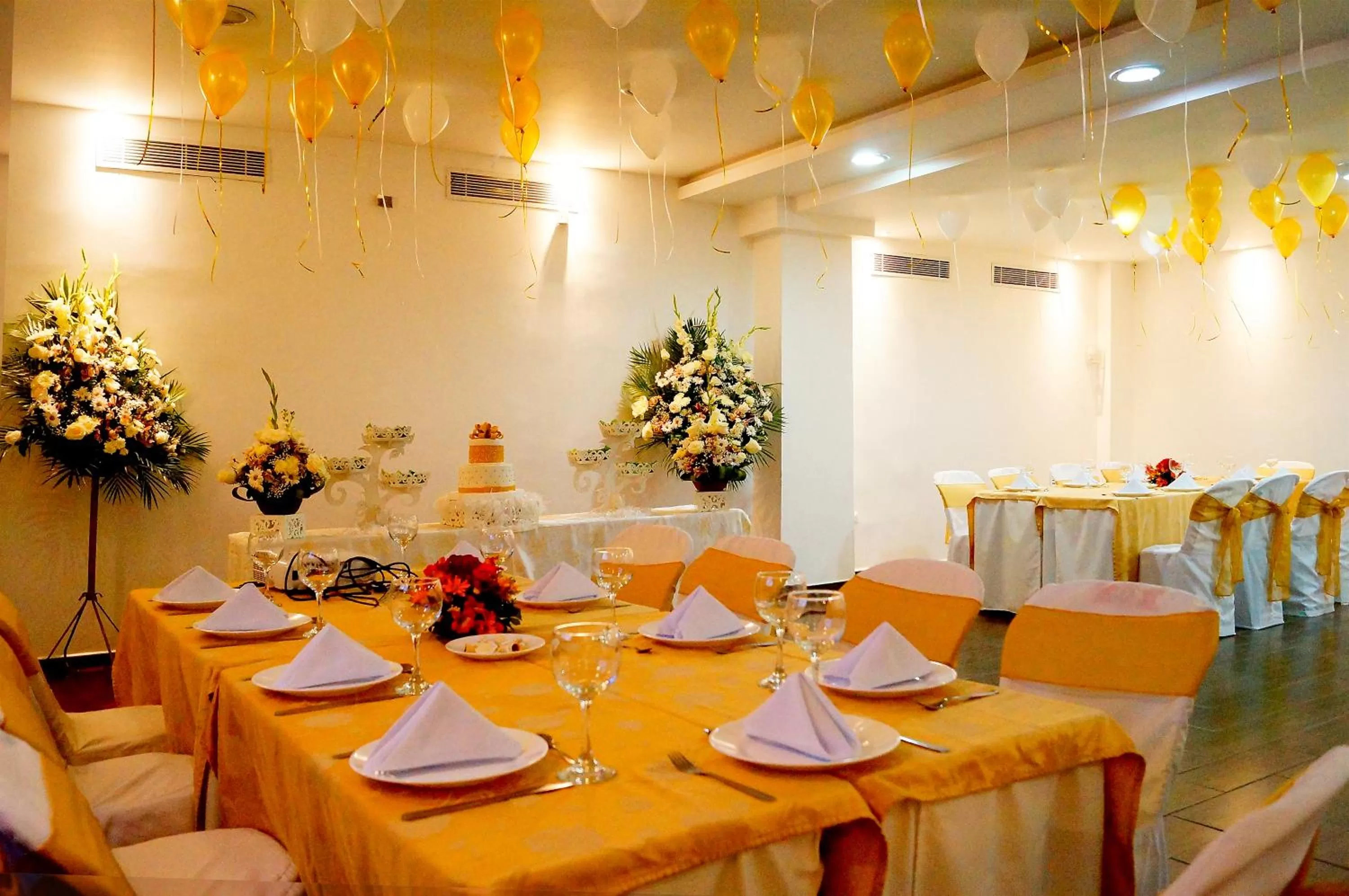 Restaurant/Places to Eat in Hotel Castell