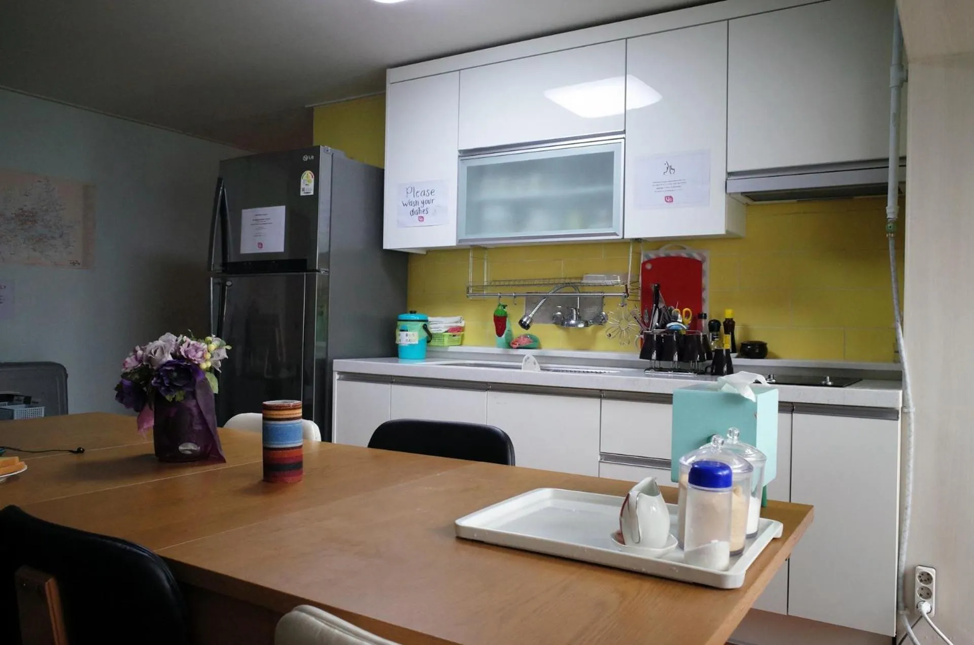 Communal lounge/ TV room in YaKorea Hostel Gangnam