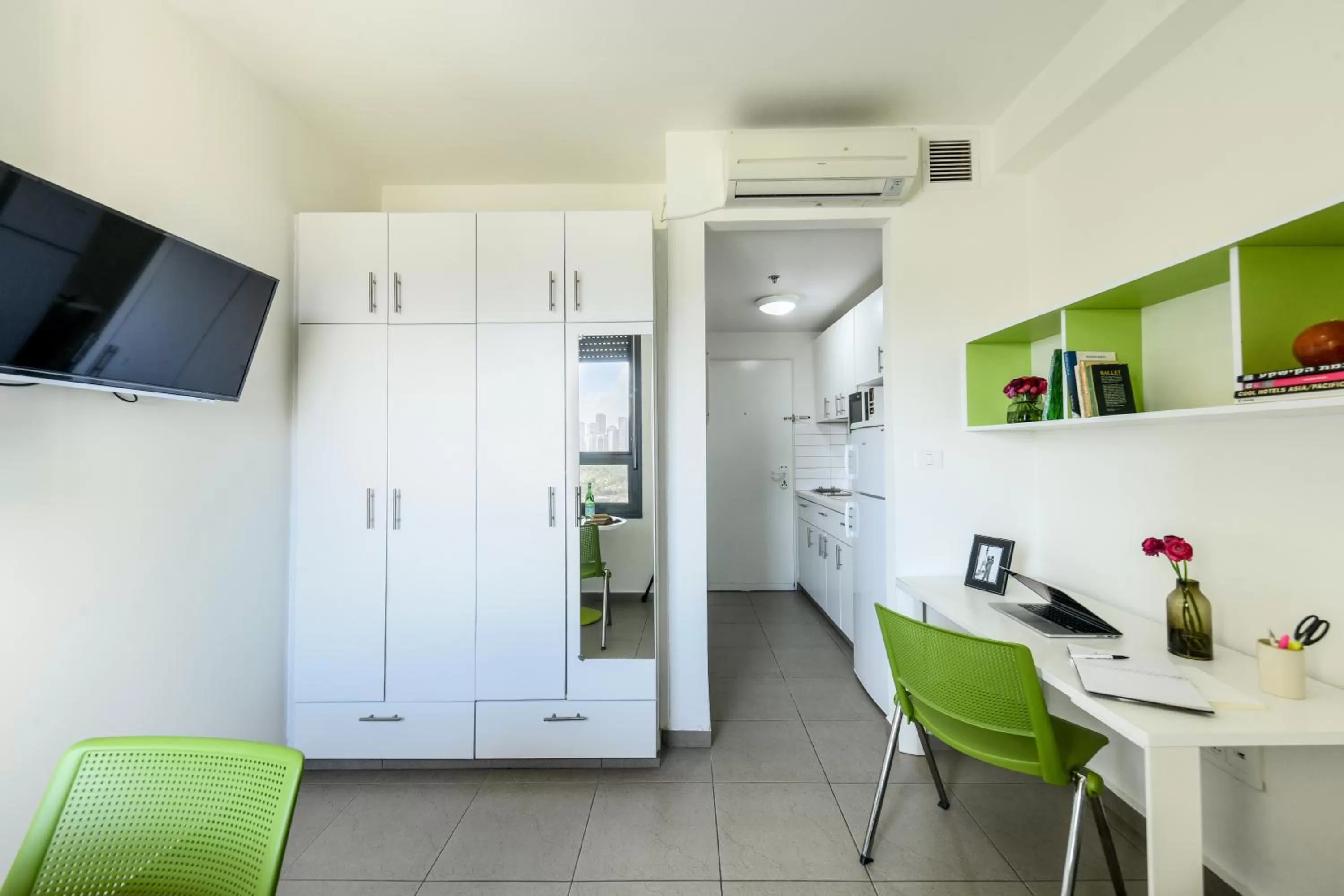 Seating area in דירות גני תערוכה - TLV university apartments near Expo by Sea N' Rent