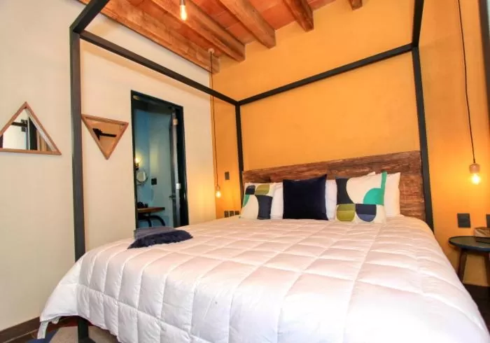 Bed in Antigua Trece Hotel Fusión & SPA