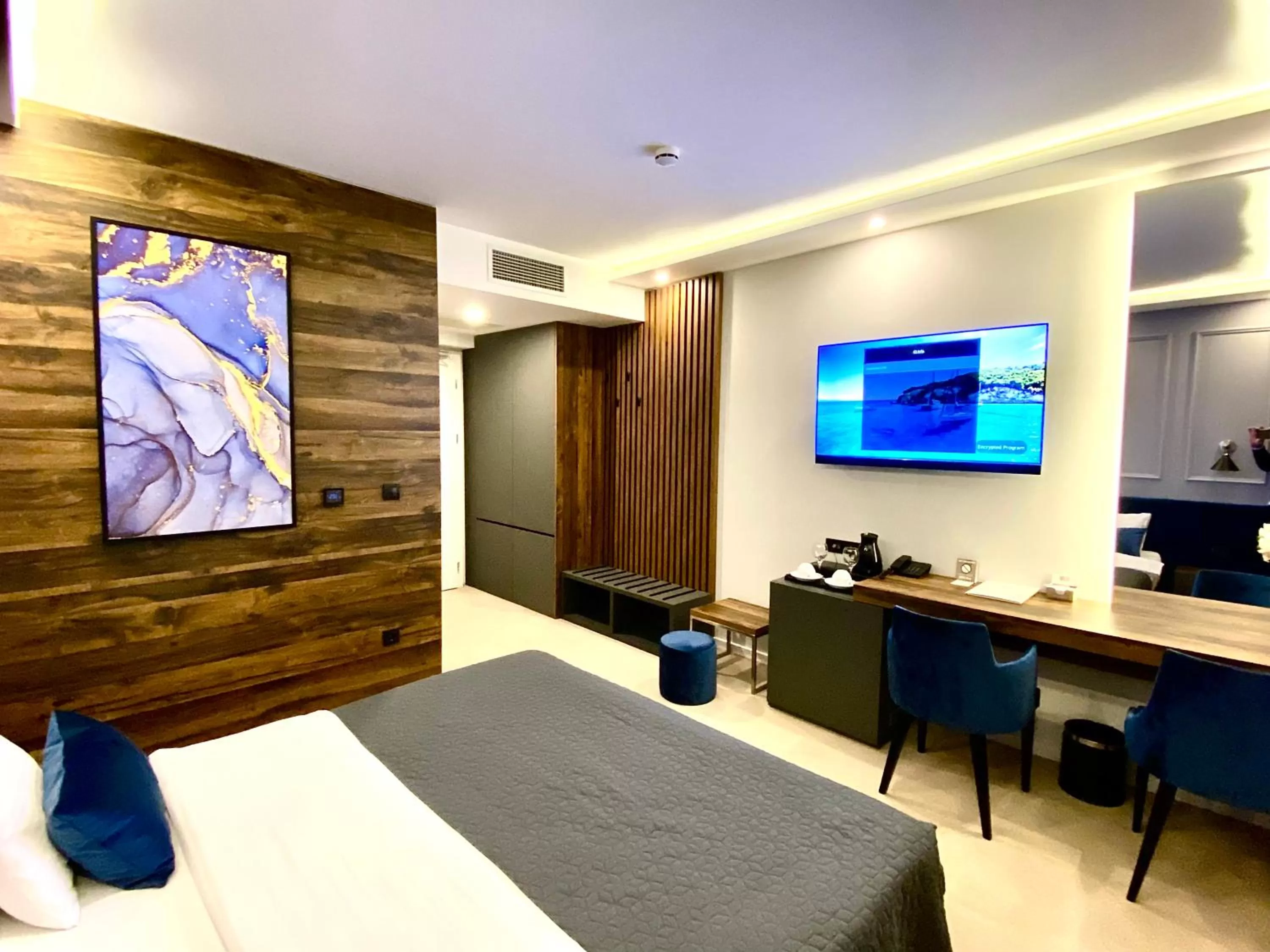 Photo of the whole room, TV/Entertainment Center in IG Hotel