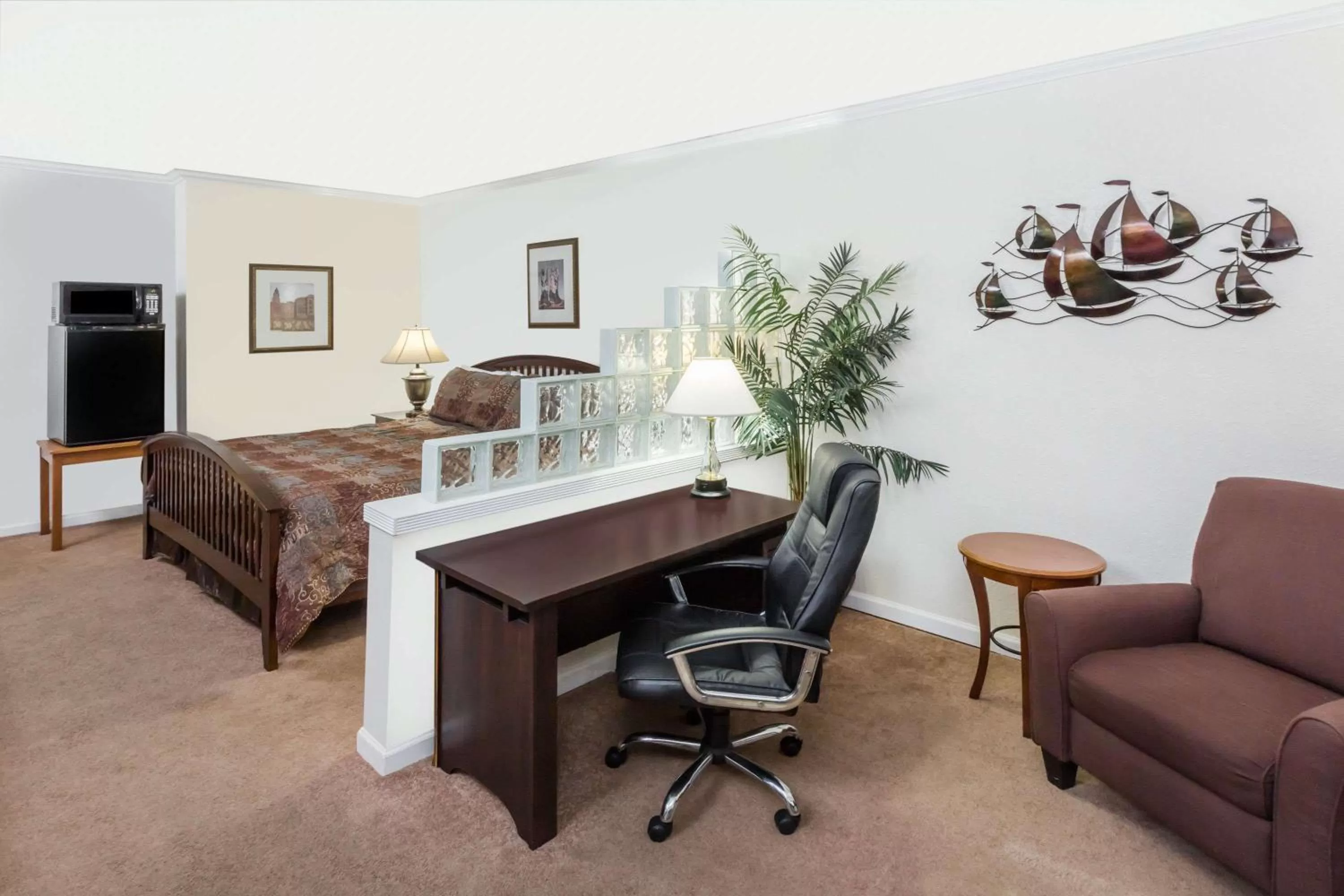 Photo of the whole room in Travelodge by Wyndham Shreveport LA