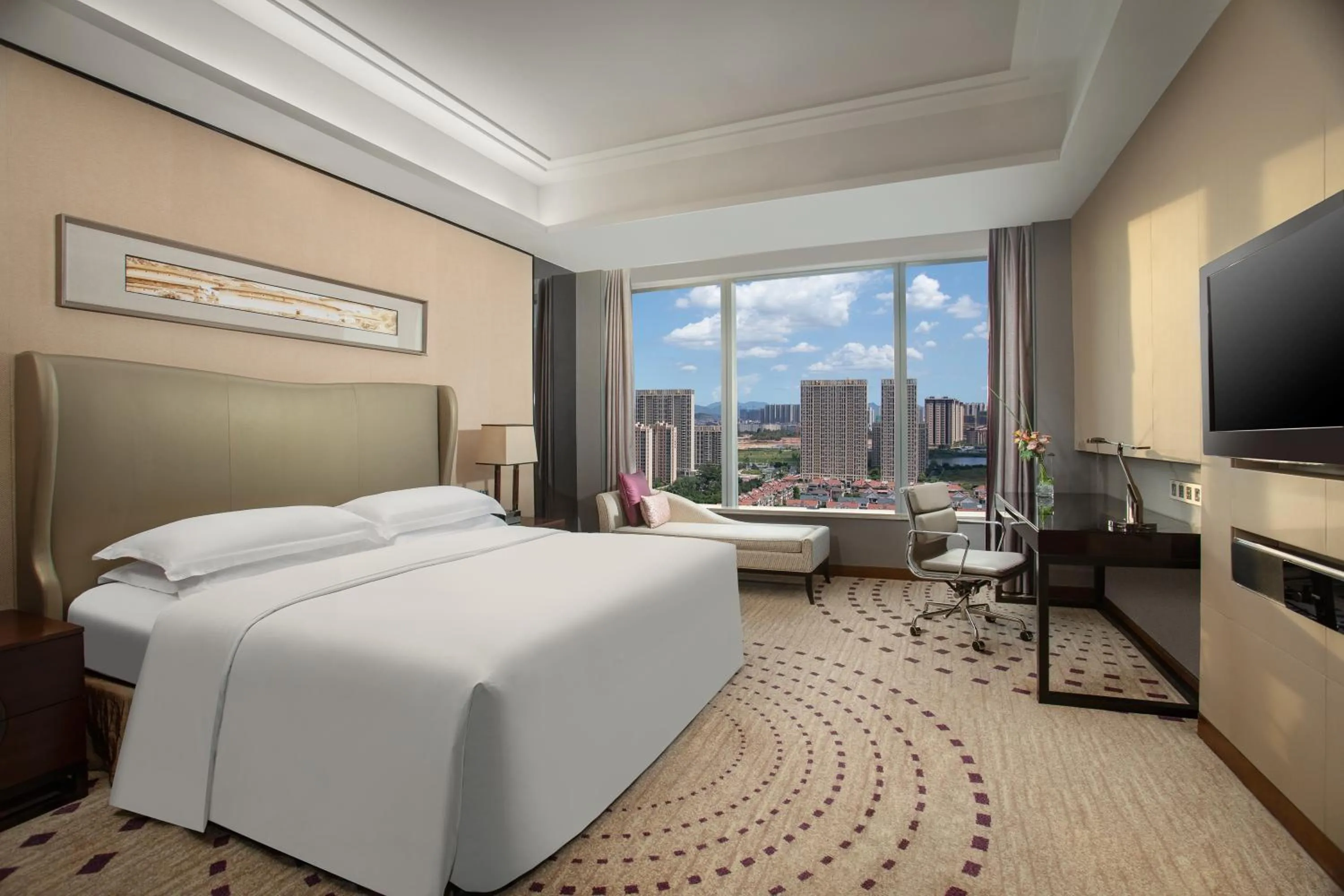Bed in Crowne Plaza Huizhou by IHG