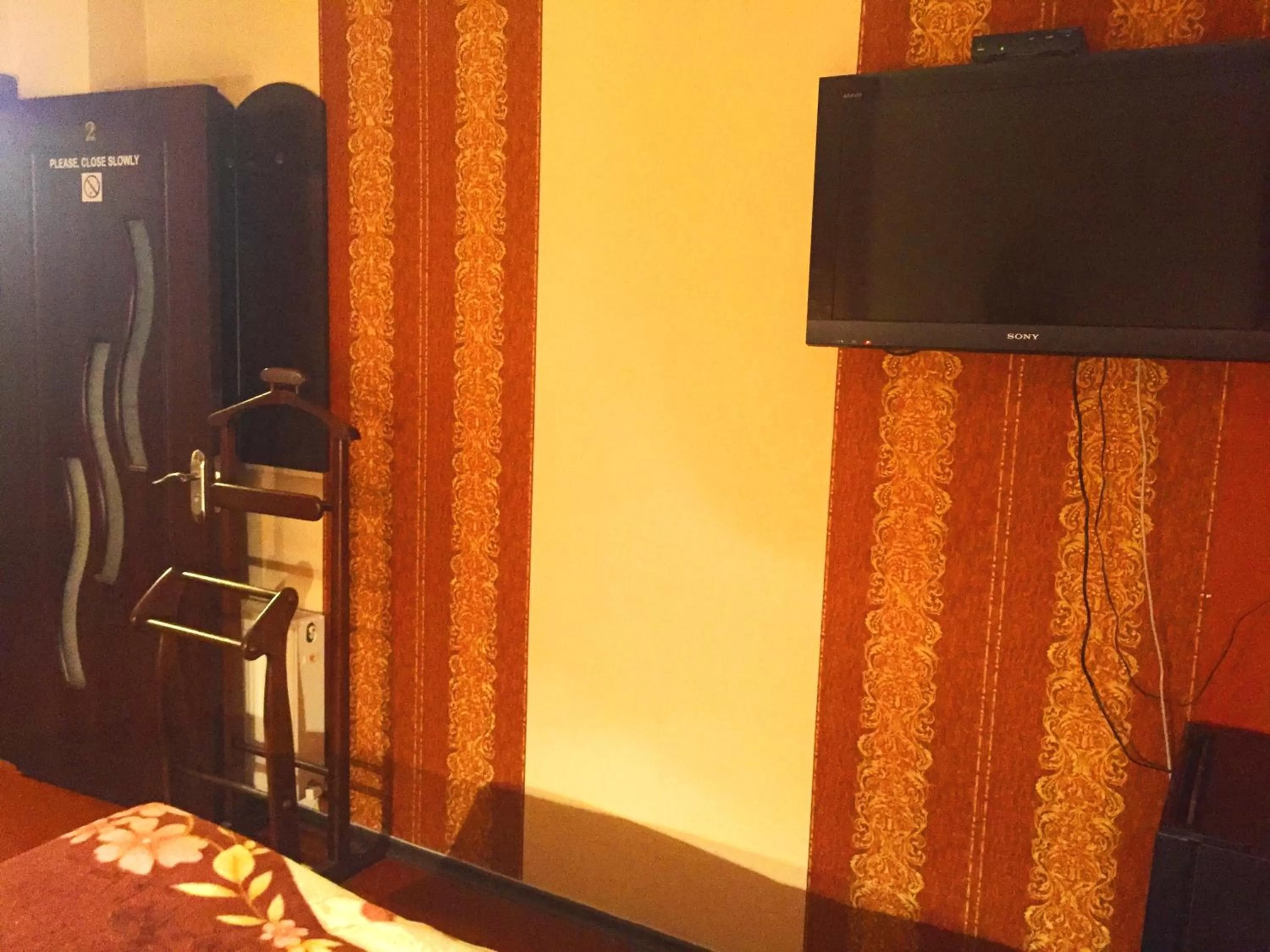 Bedroom, TV/Entertainment Center in Hotel Formula-1