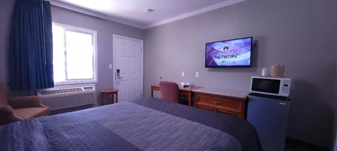 Bed in Sycamore Inn Chico University Area