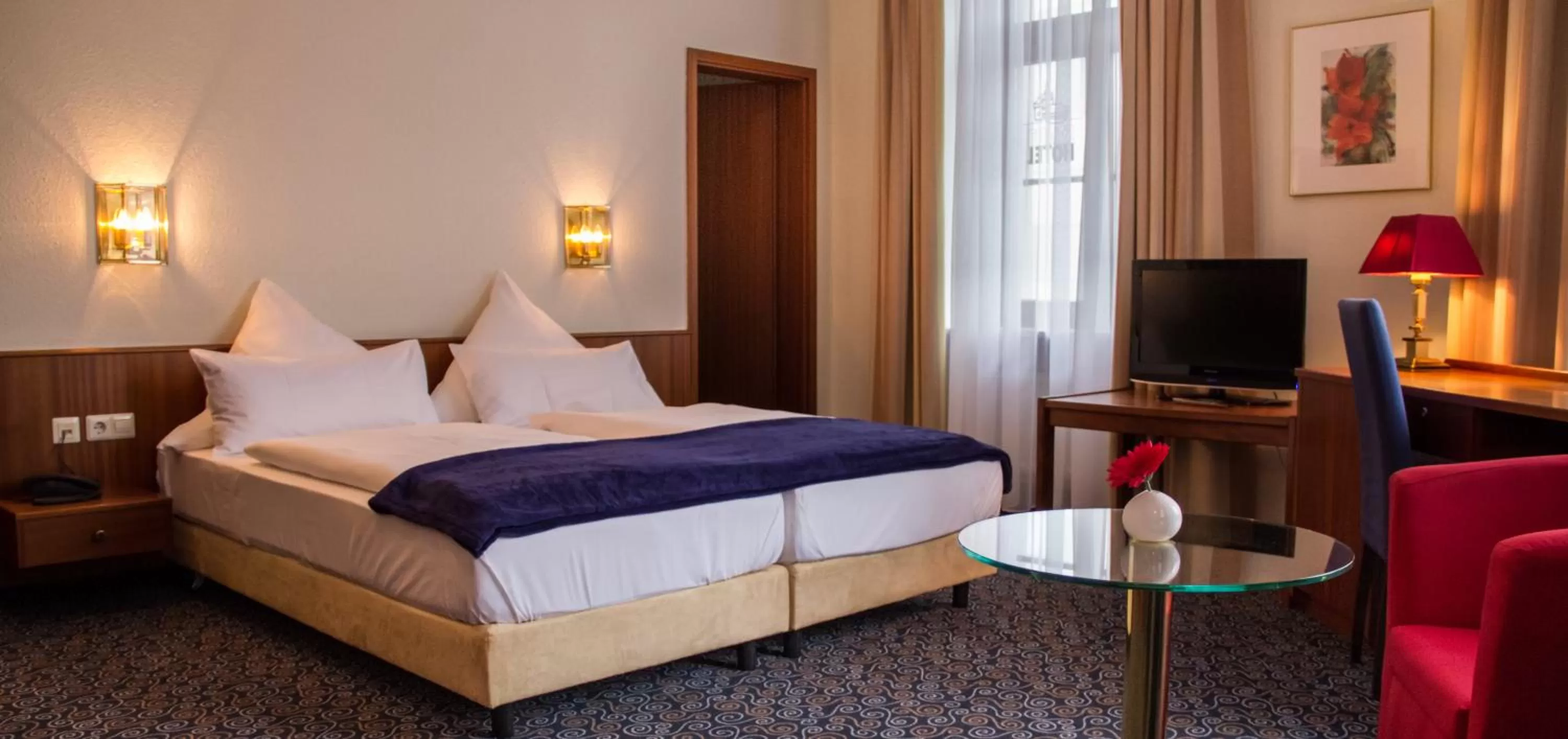 Photo of the whole room in Stadthotel