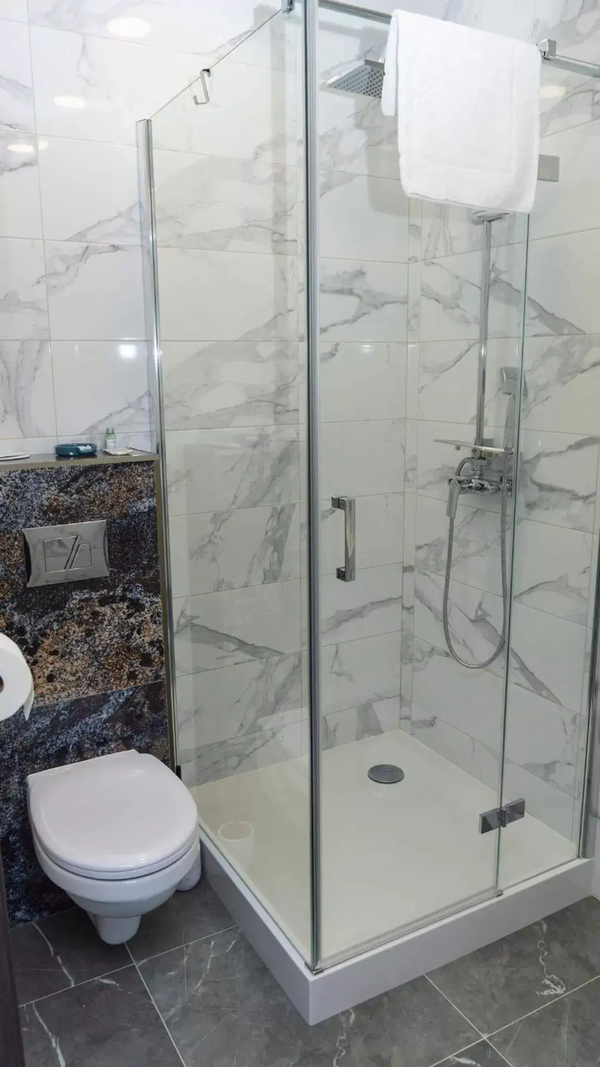 Single Room with Bathroom in Bon Żur Single Room with Bathroom in Bon Żur