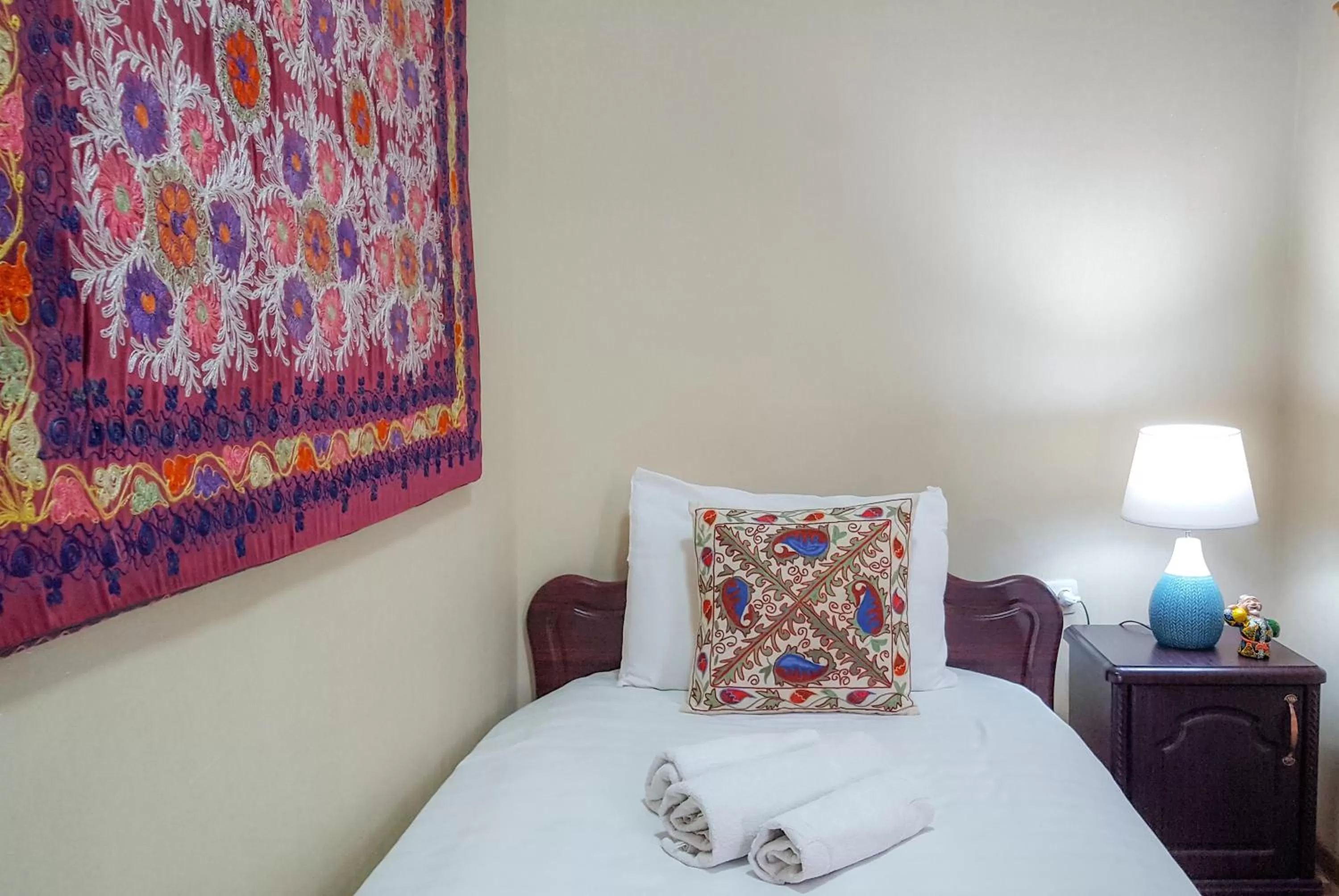 Bed in Jahongir Guest House