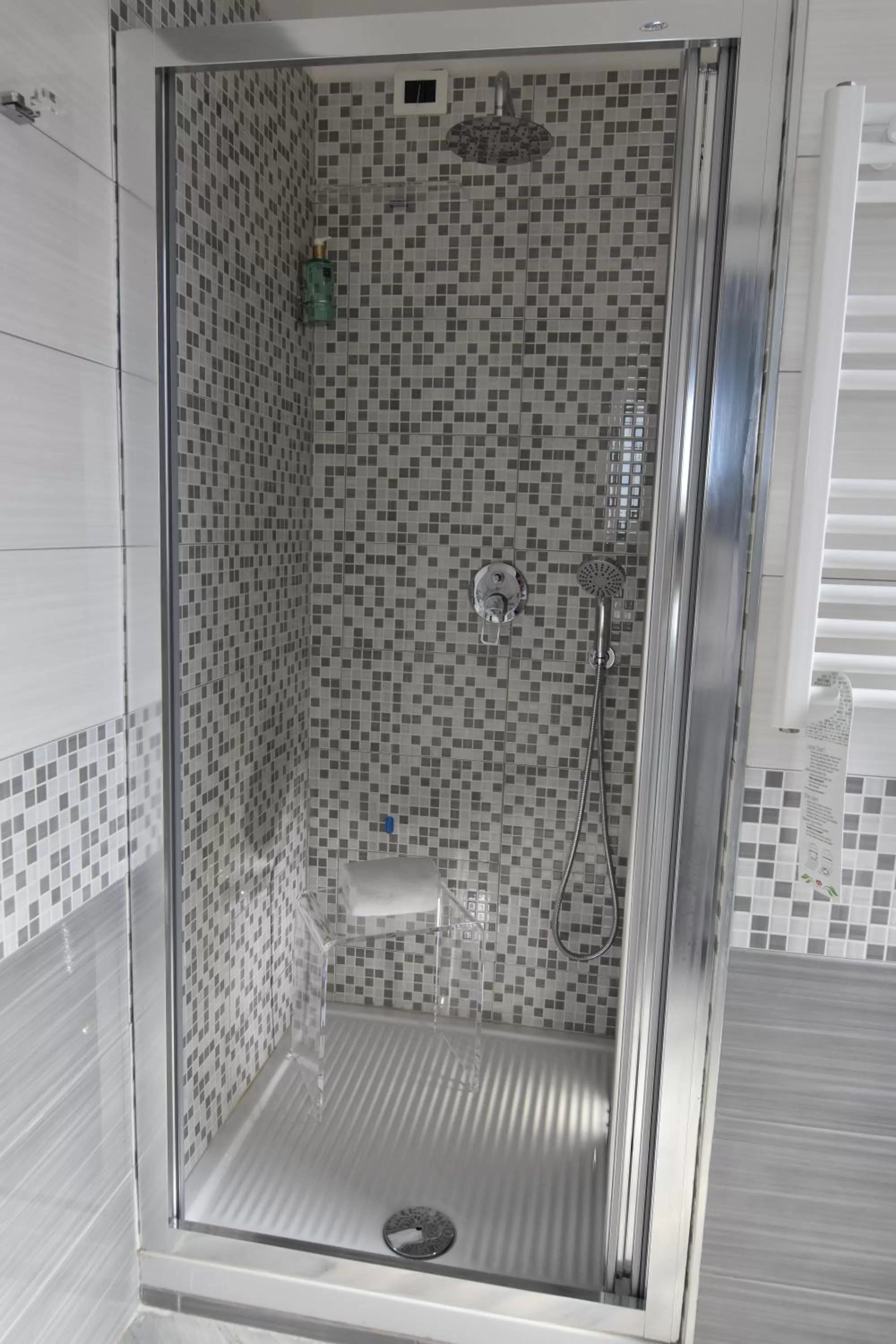 Shower in Hotel Calypso