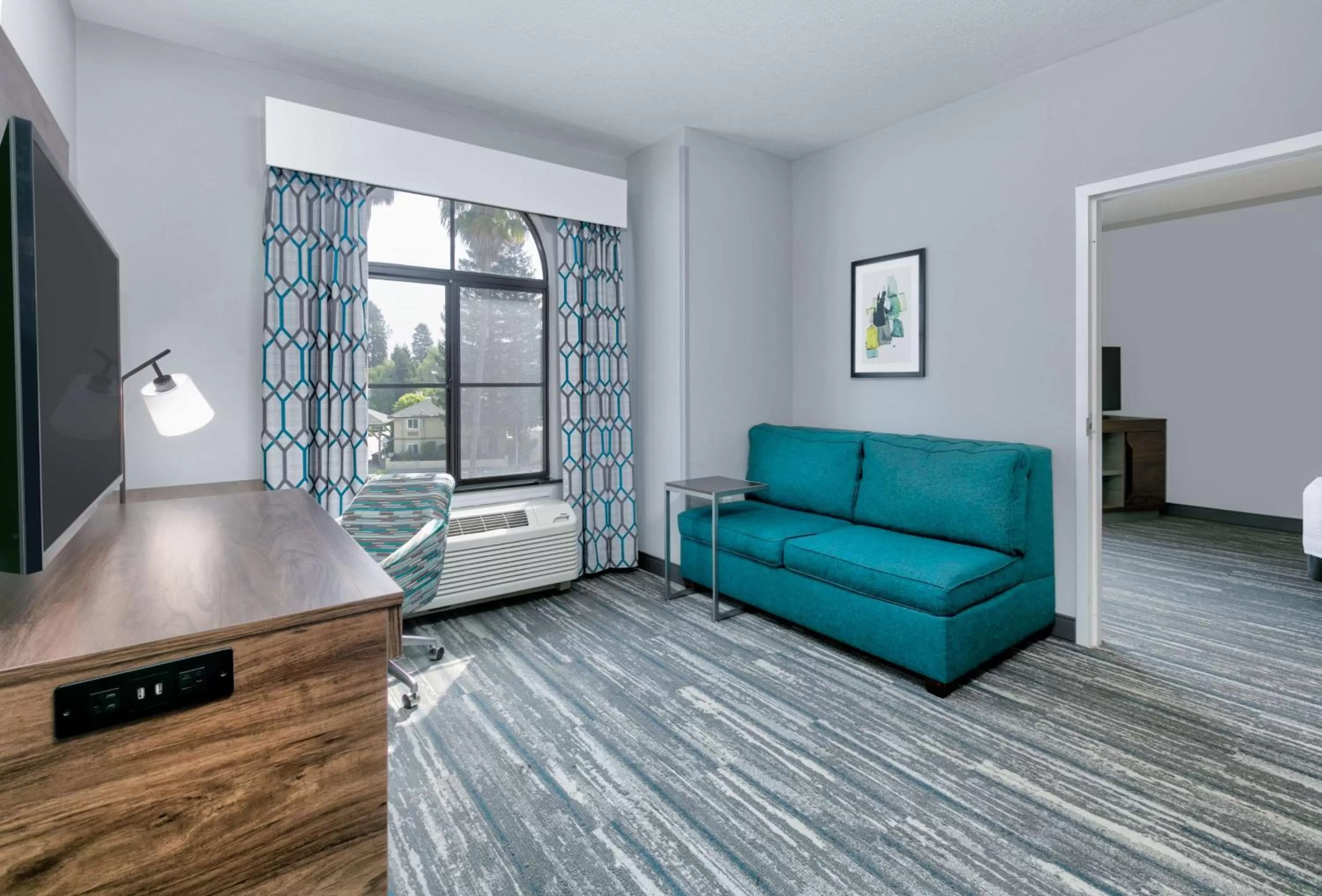 King Suite with Sofa Bed - Non-Smoking in Hampton Inn Santa Cruz