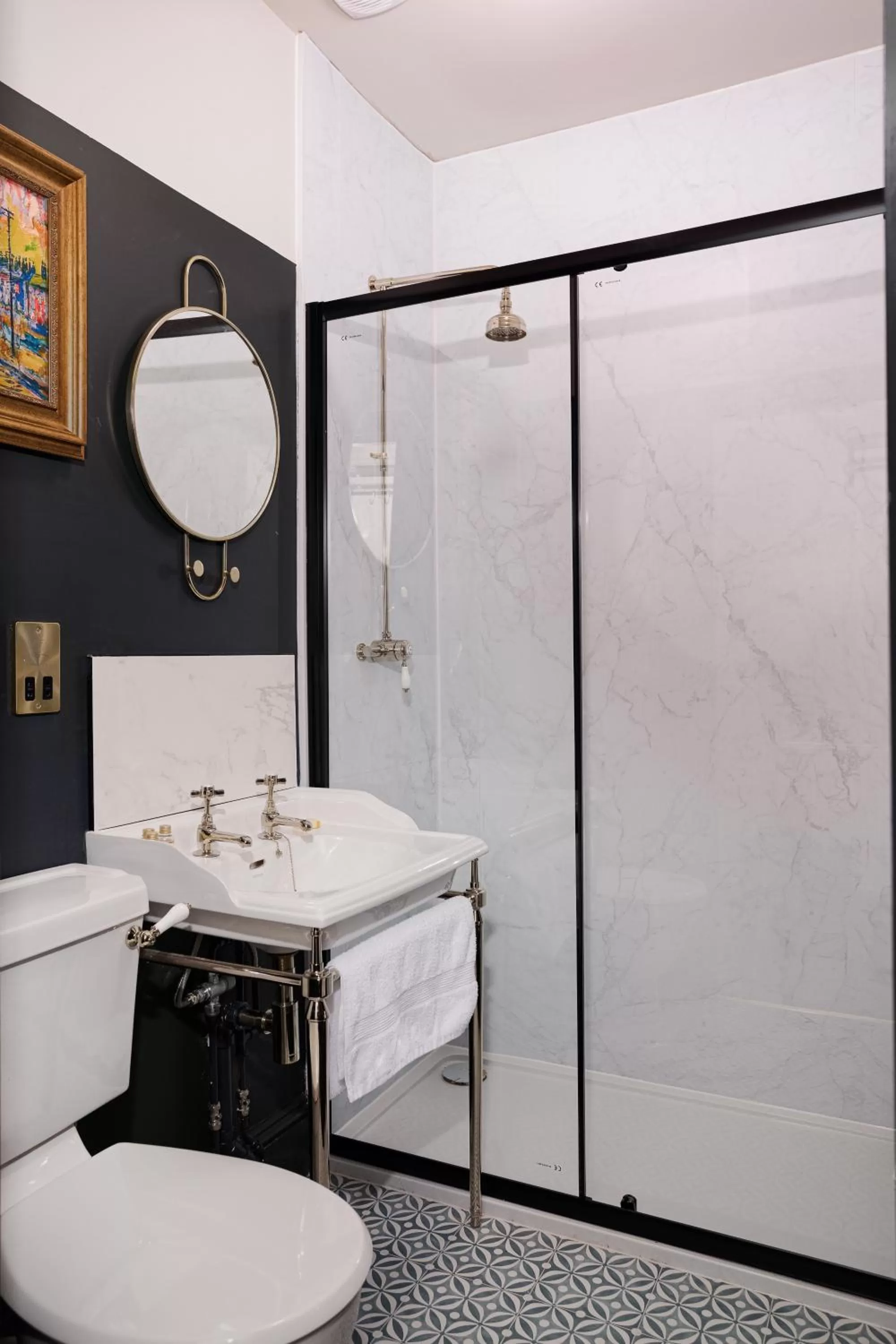 Bathroom in Swan & Railway Hotel Wigan