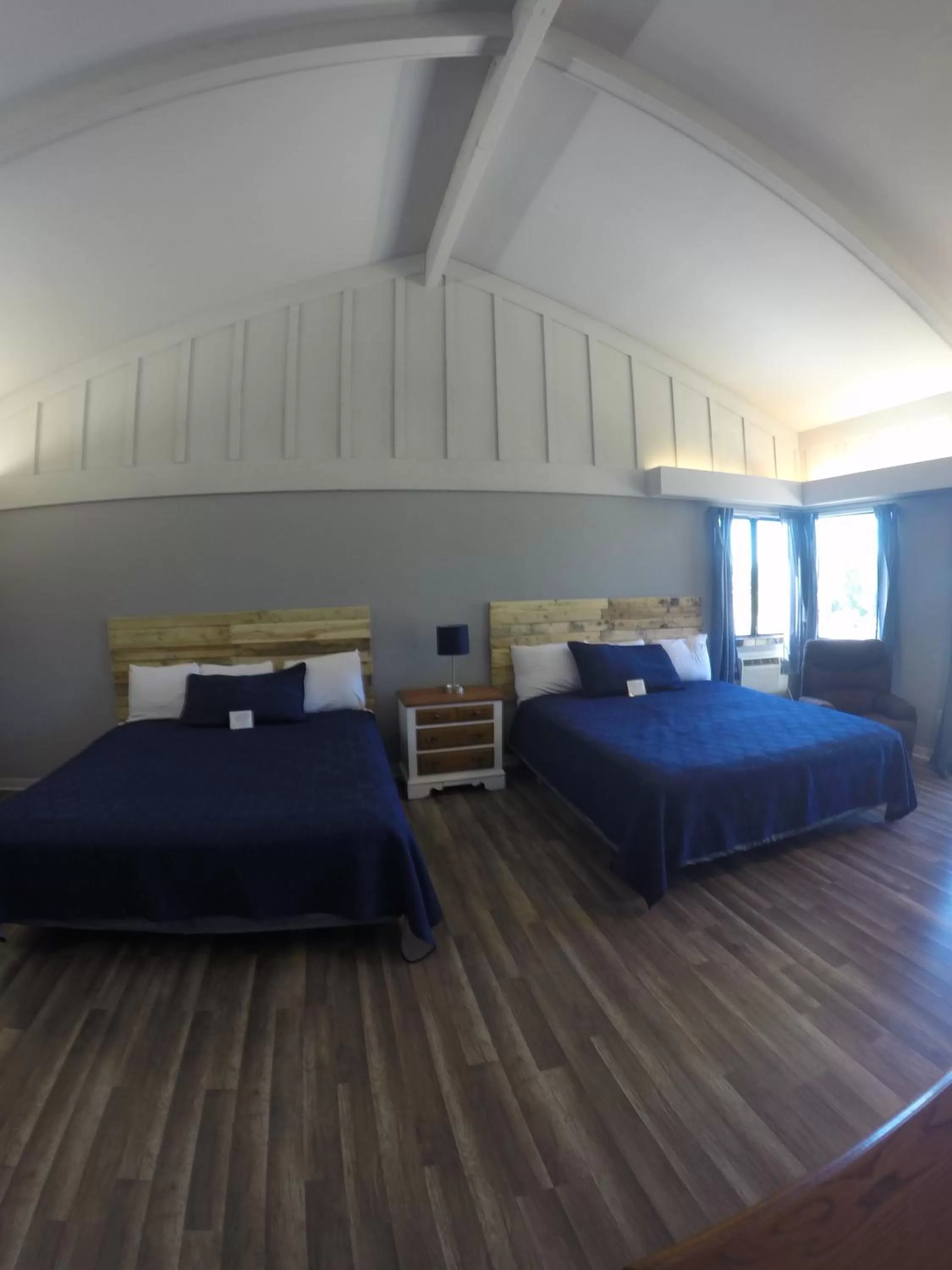 Bed in Ridgemark Golf Club and Resort