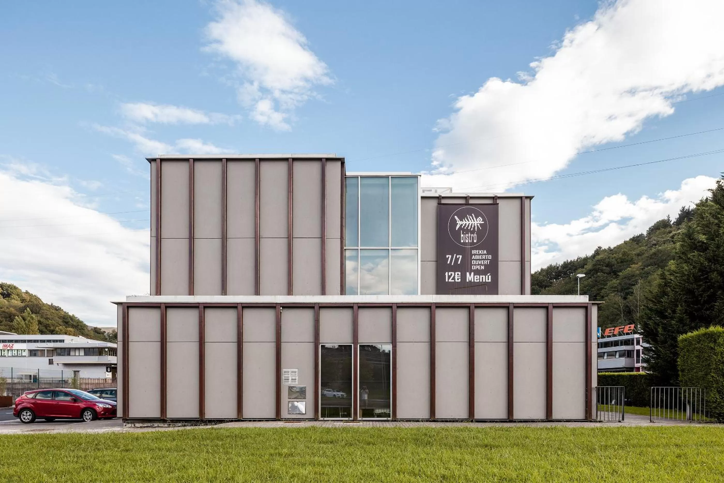 Facade/entrance in ETH Irún