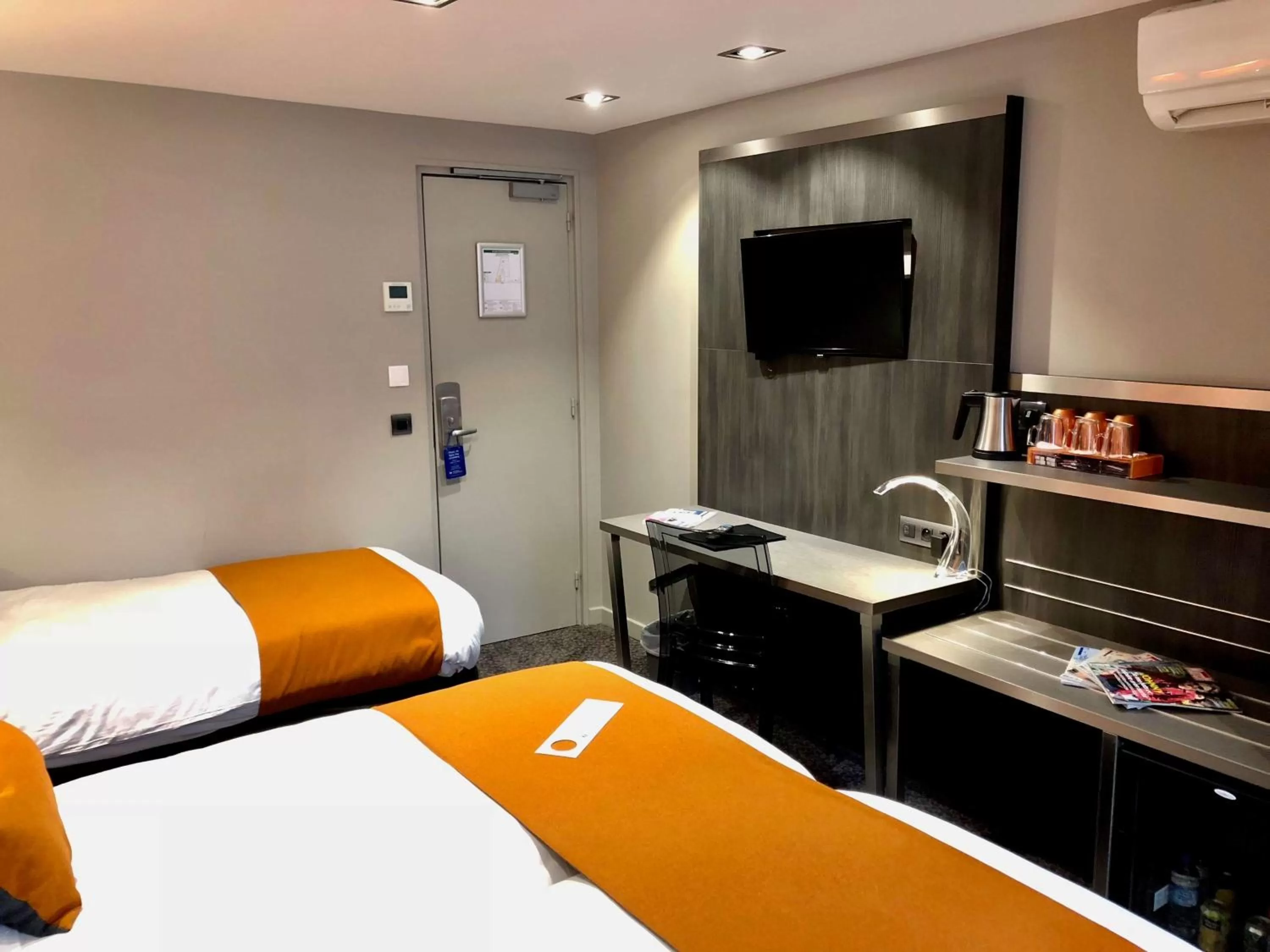 Photo of the whole room, Bed in Best Western Empire Elysees