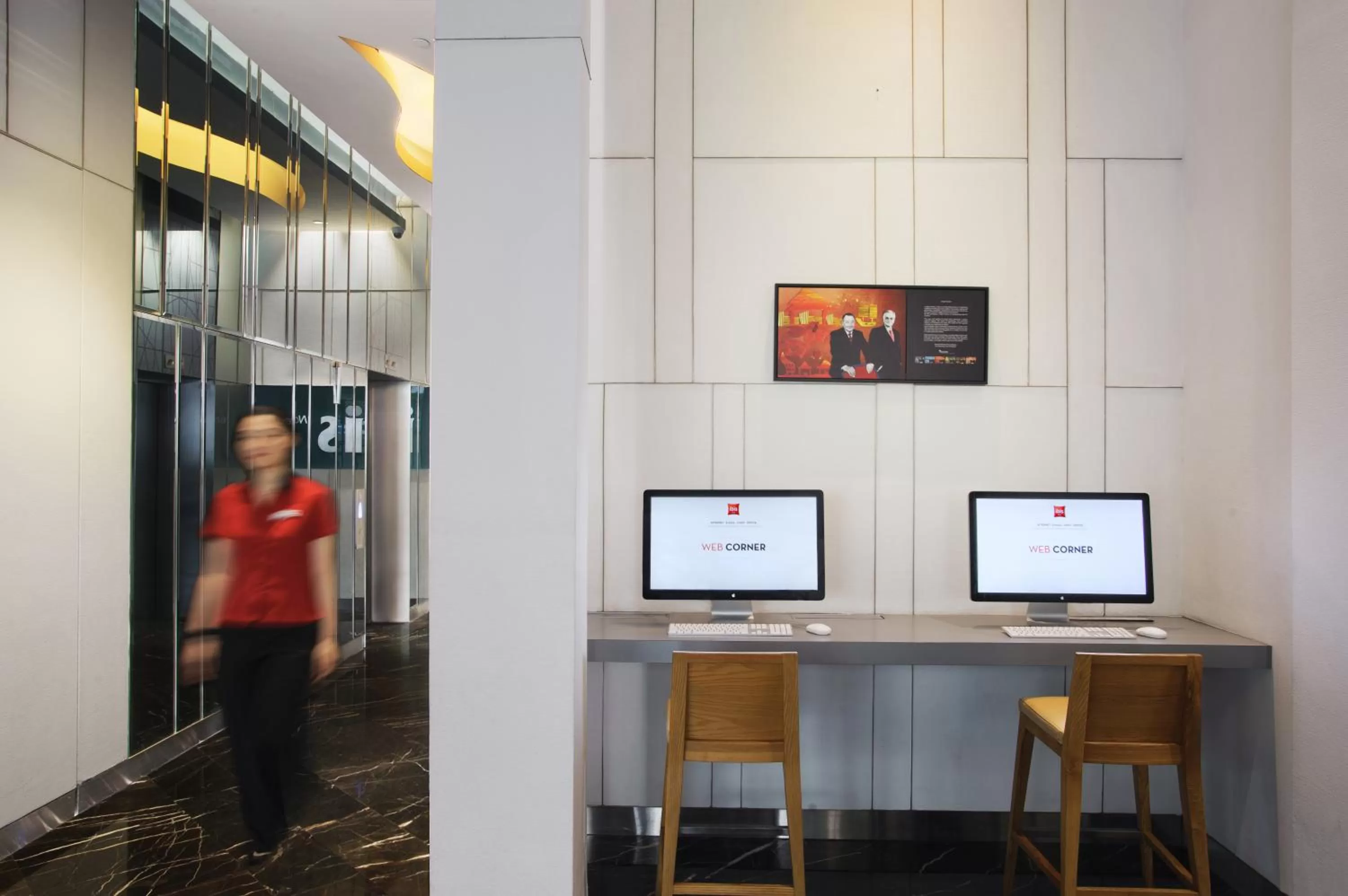 Lobby or reception in Ibis Singapore Novena