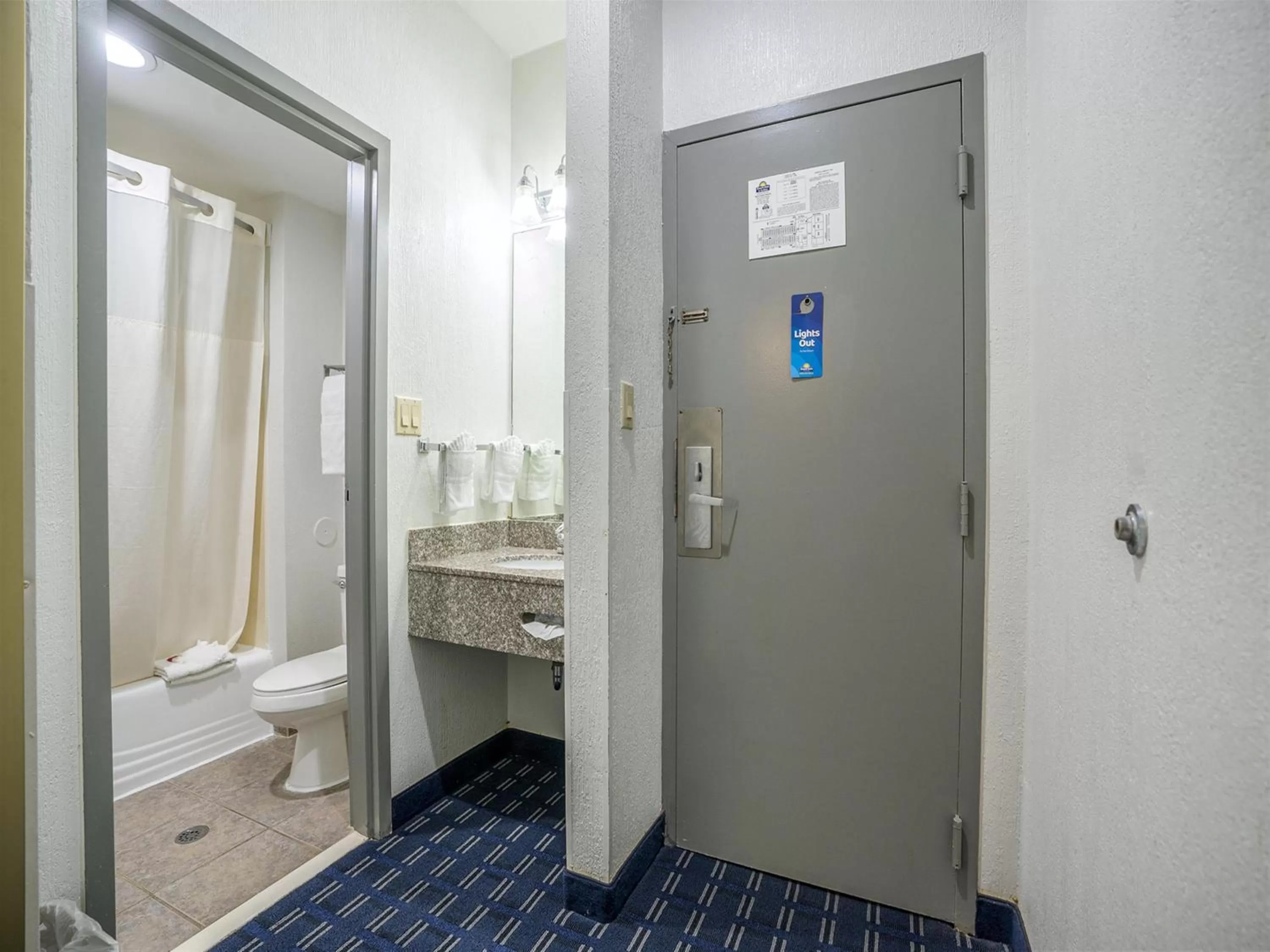 Days Inn & Suites by Wyndham Webster NASA-ClearLake-Houston