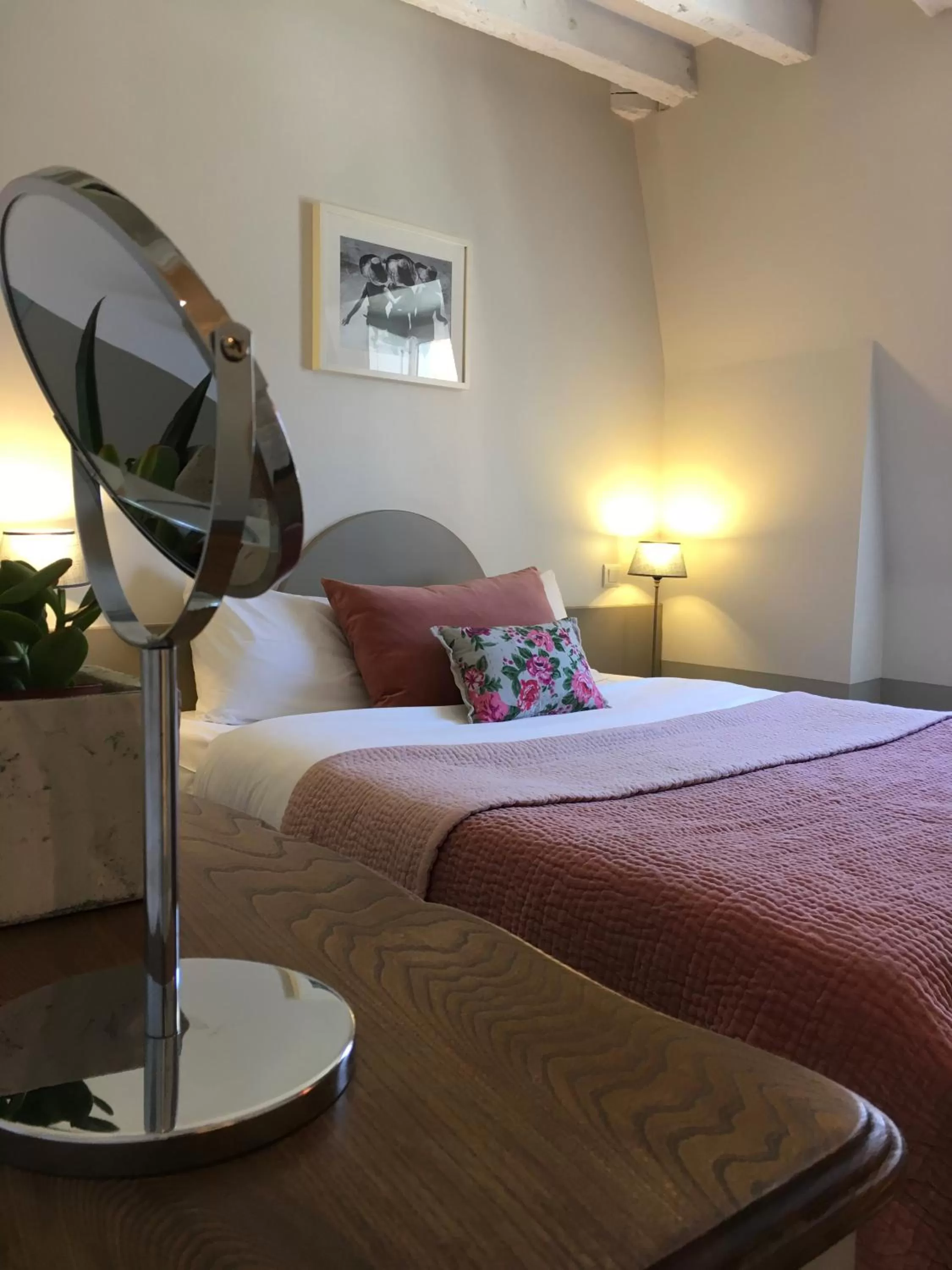 Bedroom, Bed in Hôtel L'Adresse