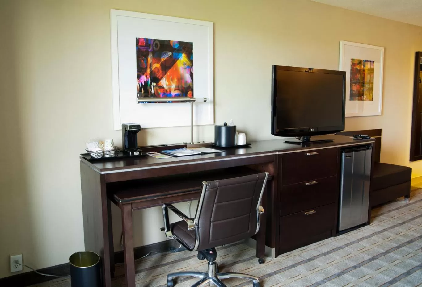 Seating area in Holiday Inn Charlotte Airport by IHG