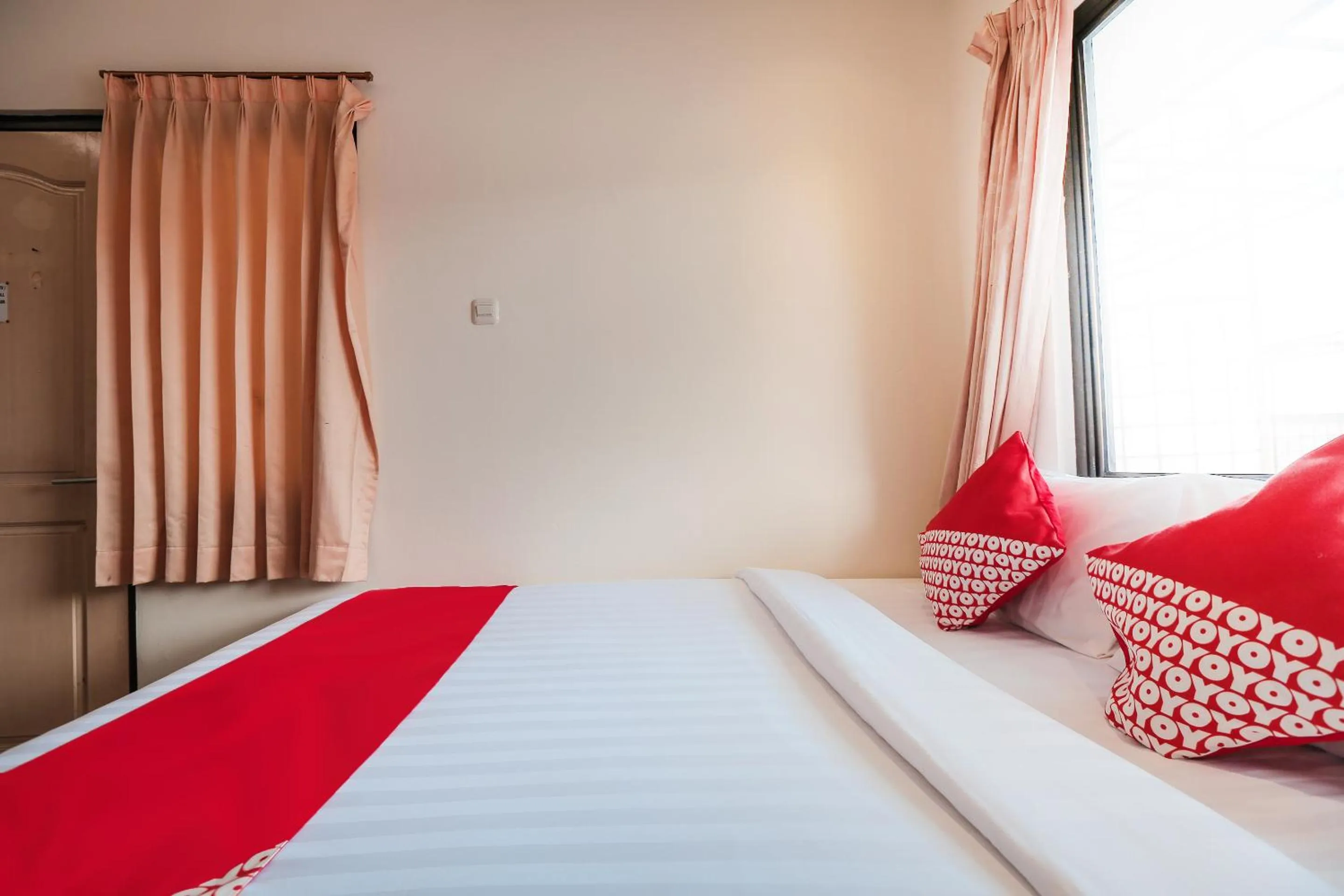 Bedroom, Bed in Capital O 141 Fatmawati Cozy Residence