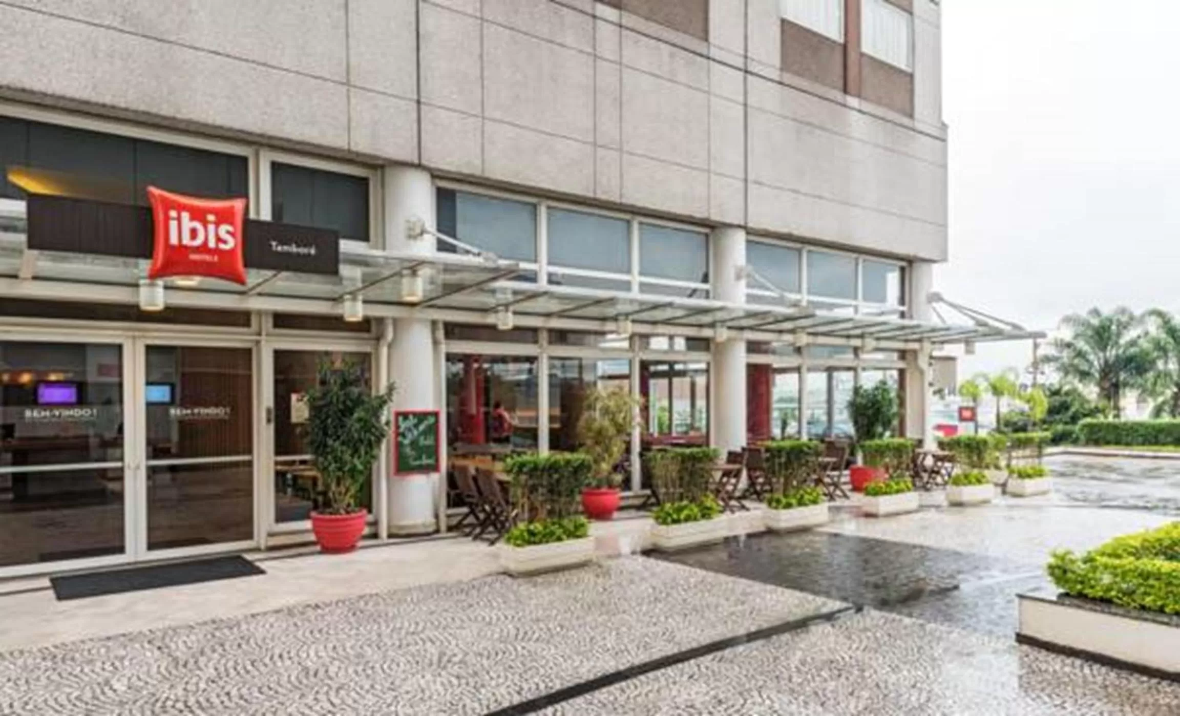 Facade/entrance in ibis Tambore