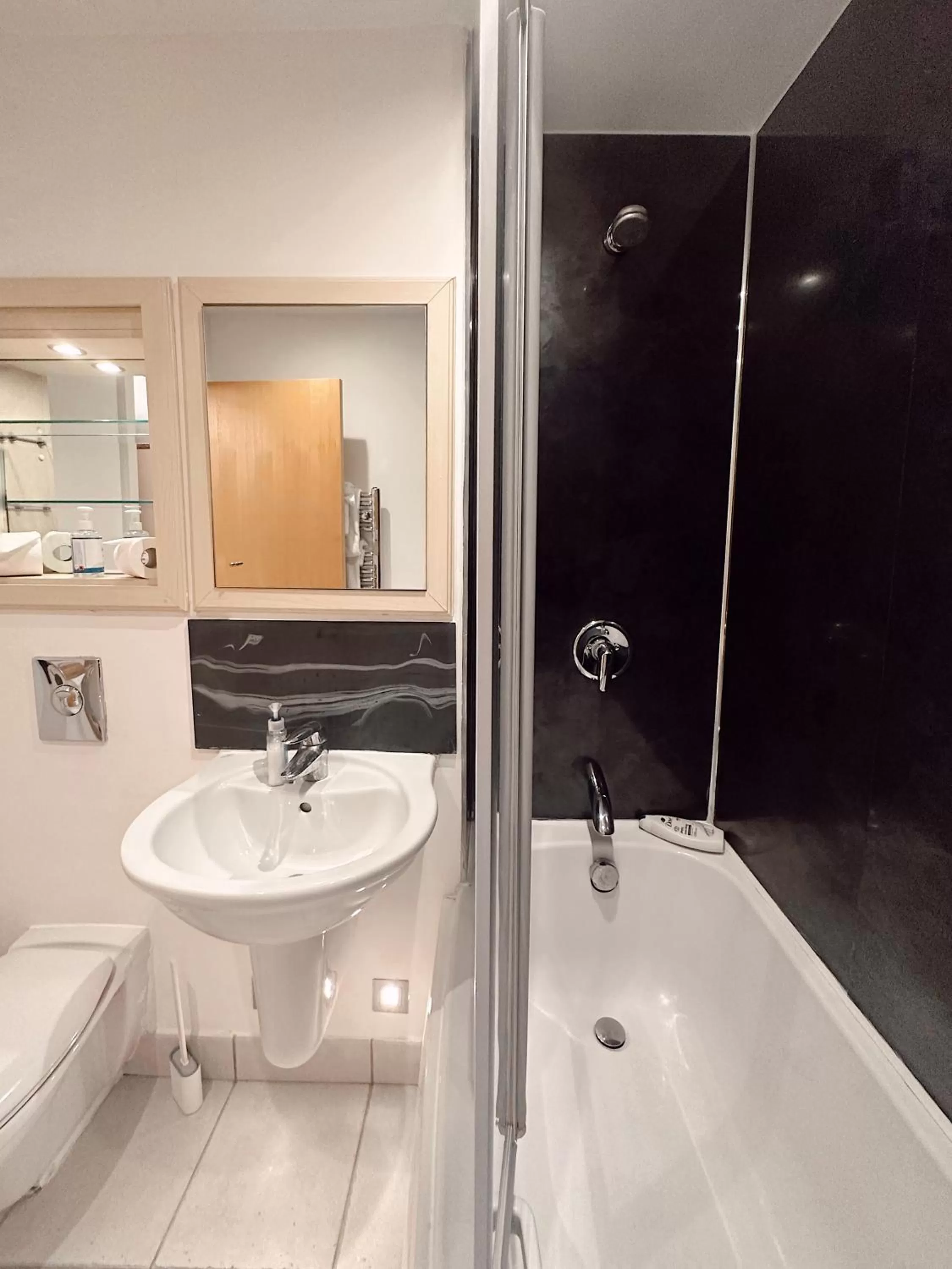 Bathroom in Canary Wharf - Luxury Apartments