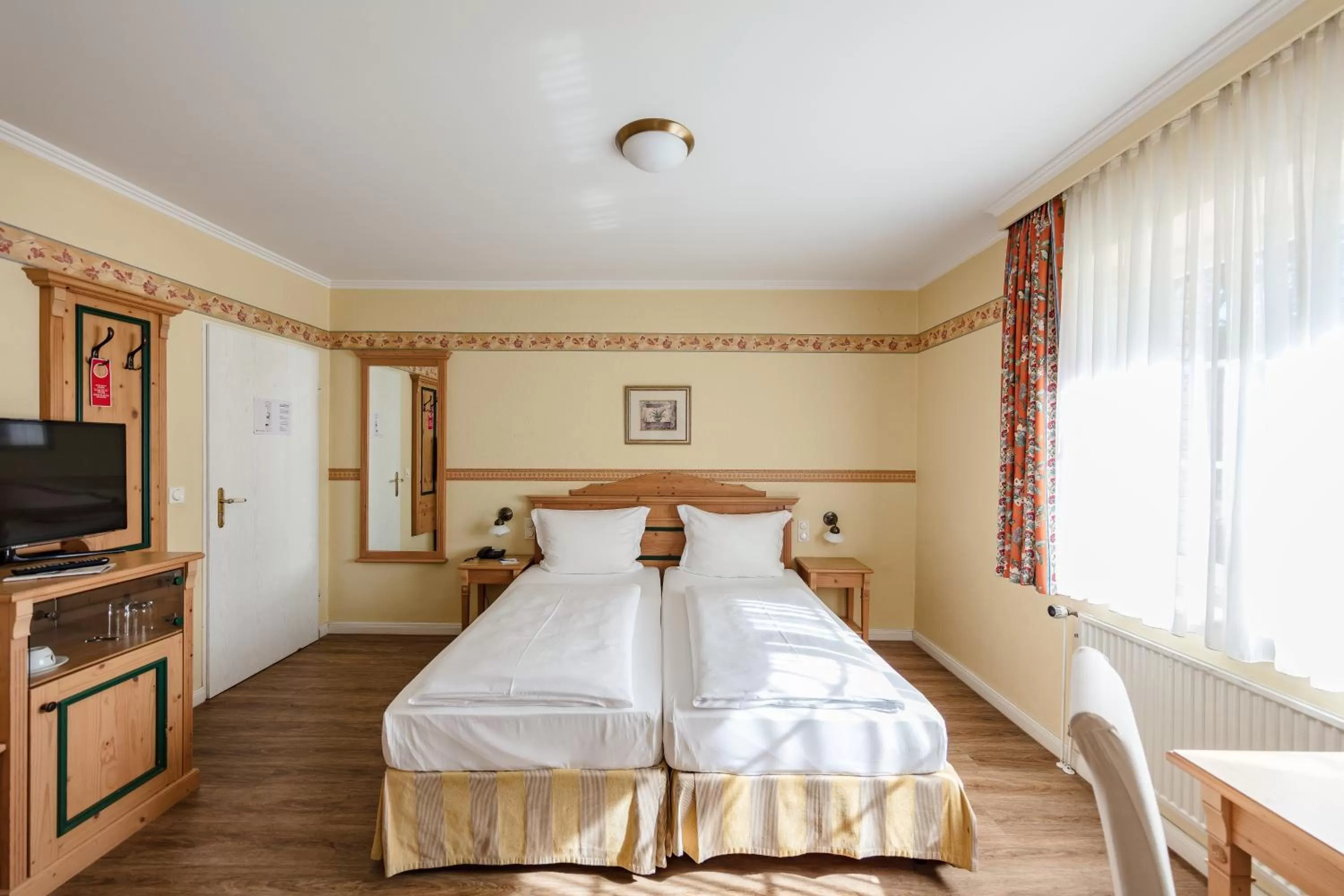 Bed in Hotel Zum Zeppelin Hamburg