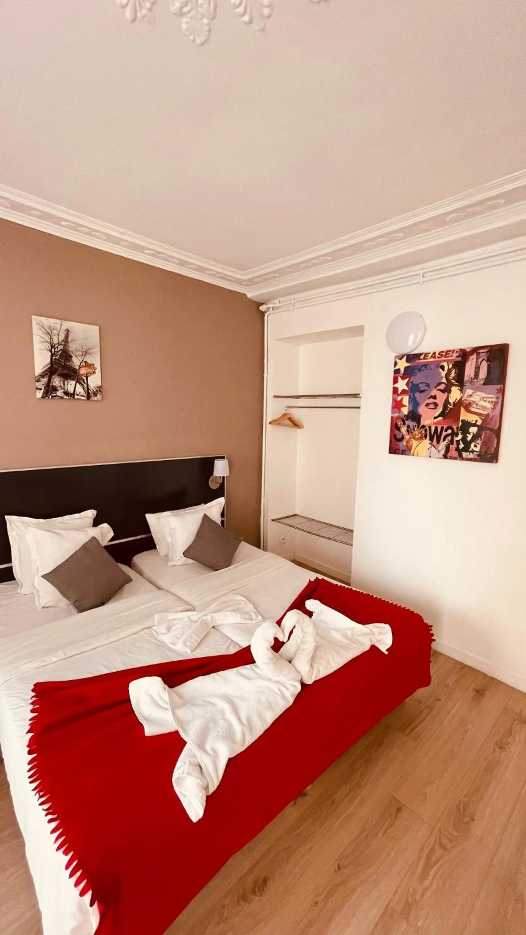 Decorative detail in Jeff Hotel