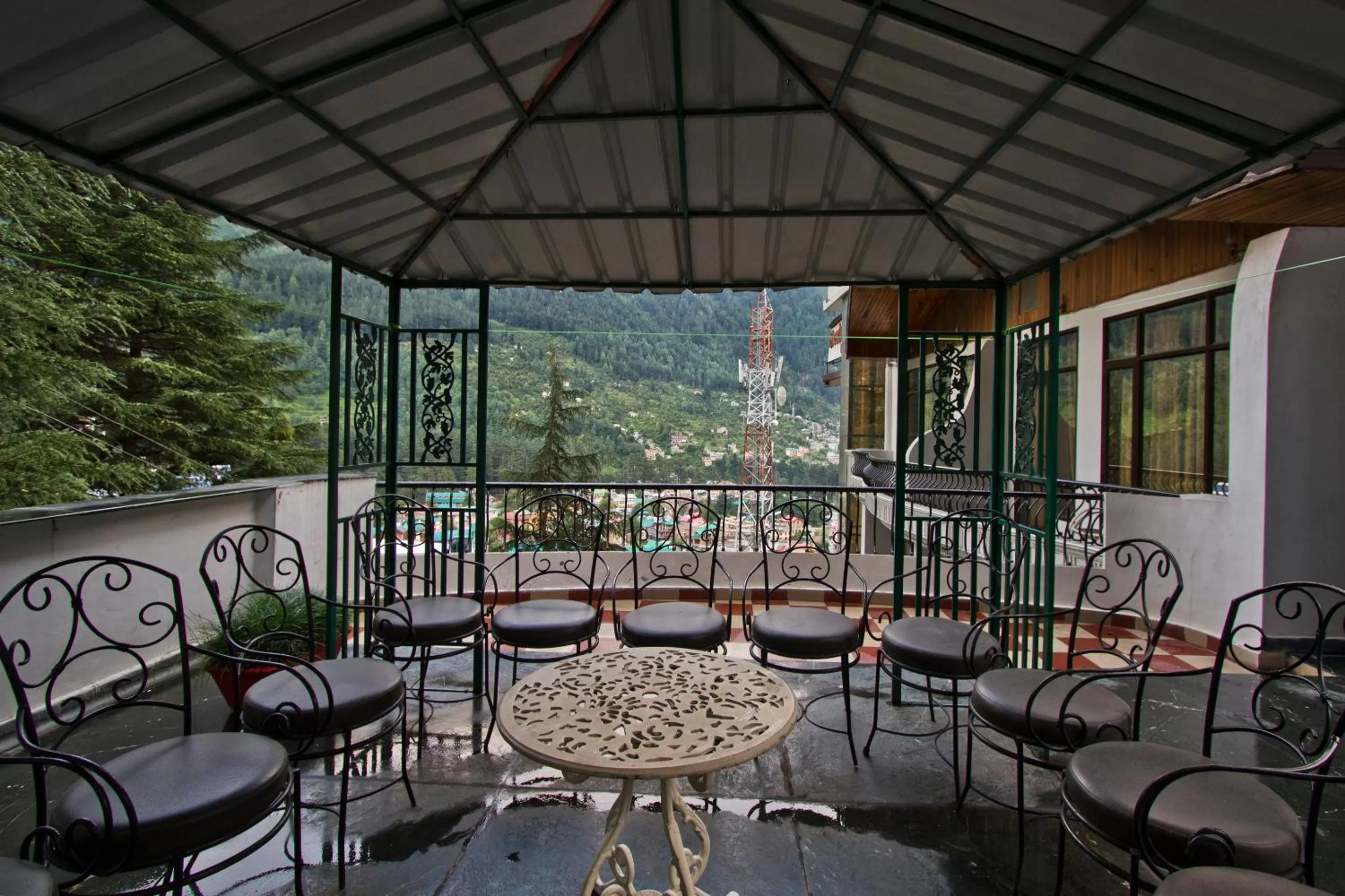 Balcony/Terrace in Hotel Broadways Inn