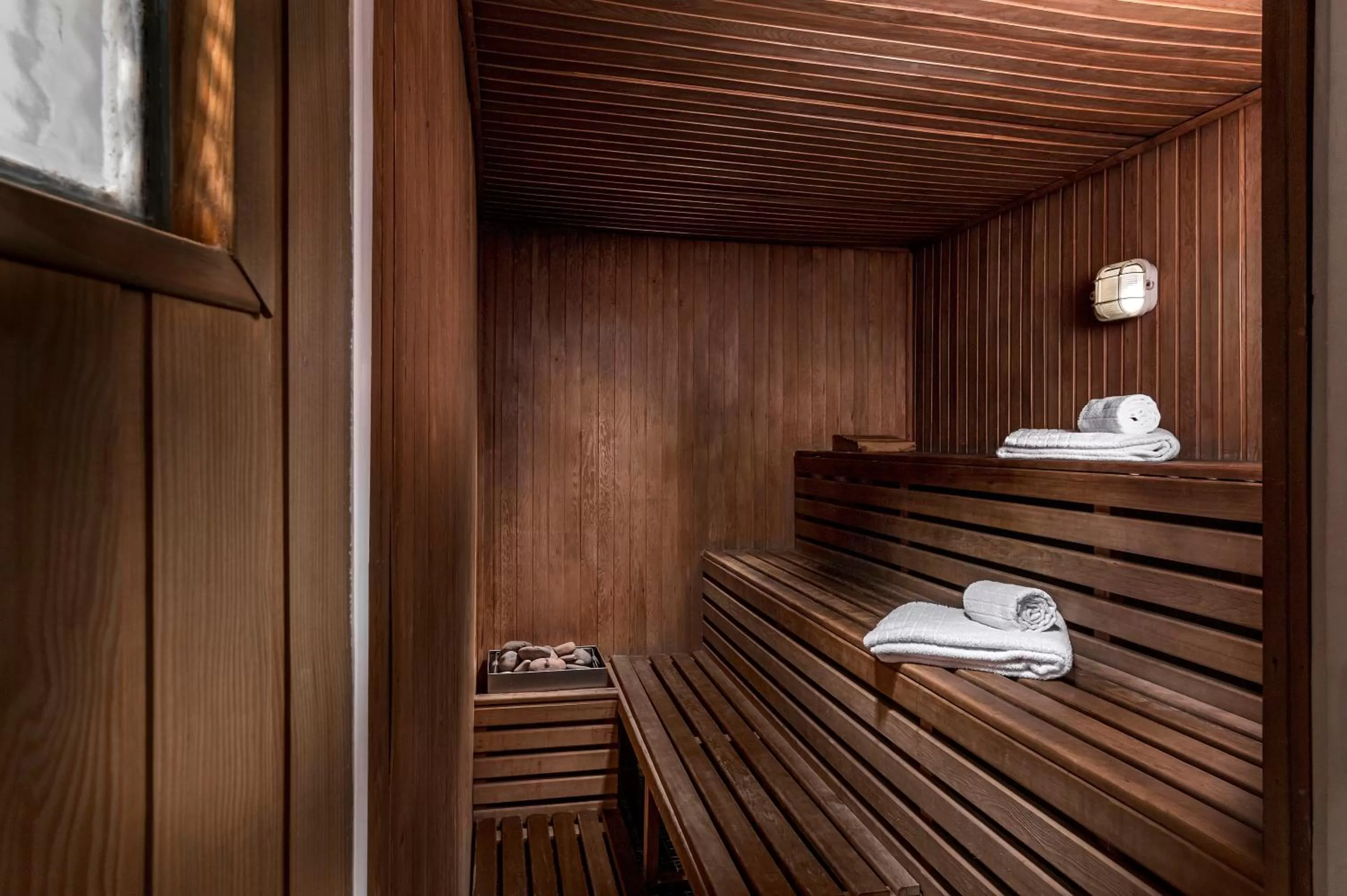 Sauna in Broadway Hotel & Suites