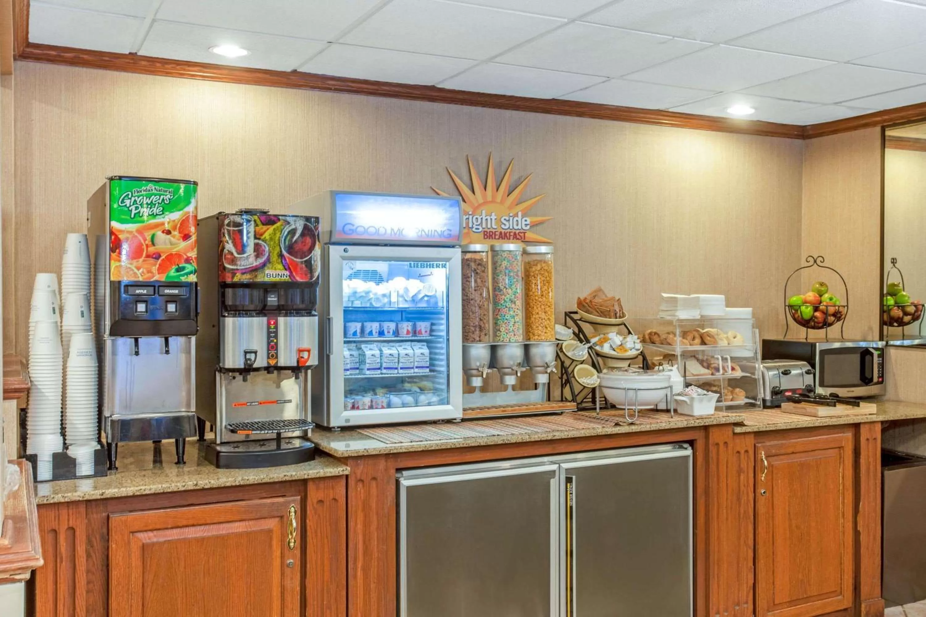Restaurant/places to eat in La Quinta Inn by Wyndham Milwaukee Airport / Oak Creek
