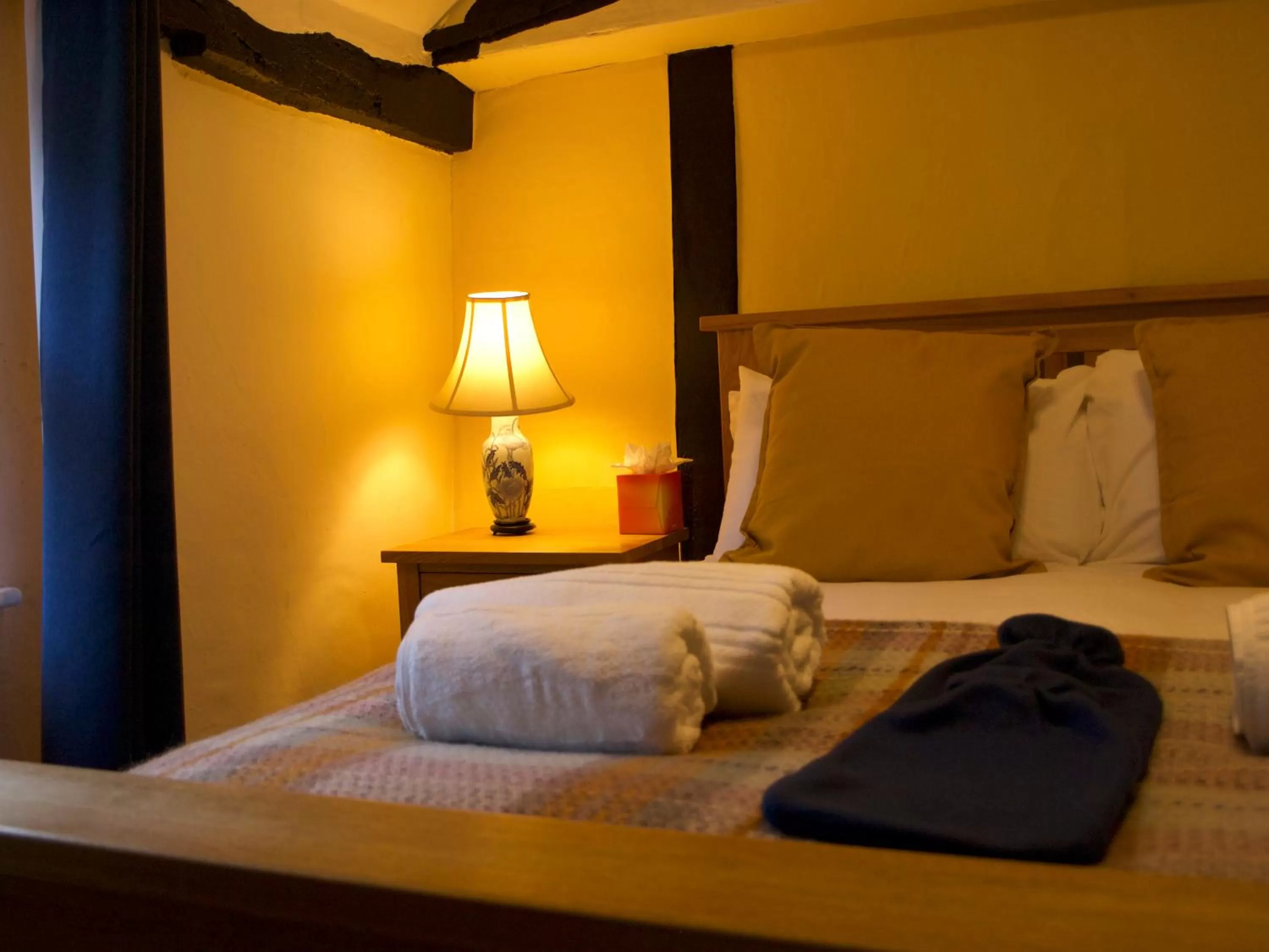 Bed in Painters at the Angel