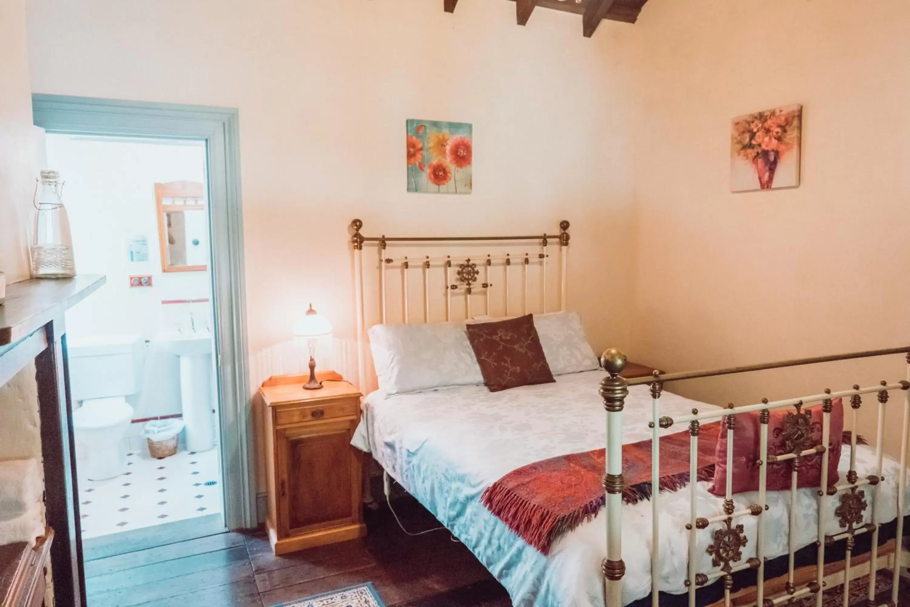 Double Room with Private Bathroom in Dingup House Double Room with Private Bathroom in Dingup House