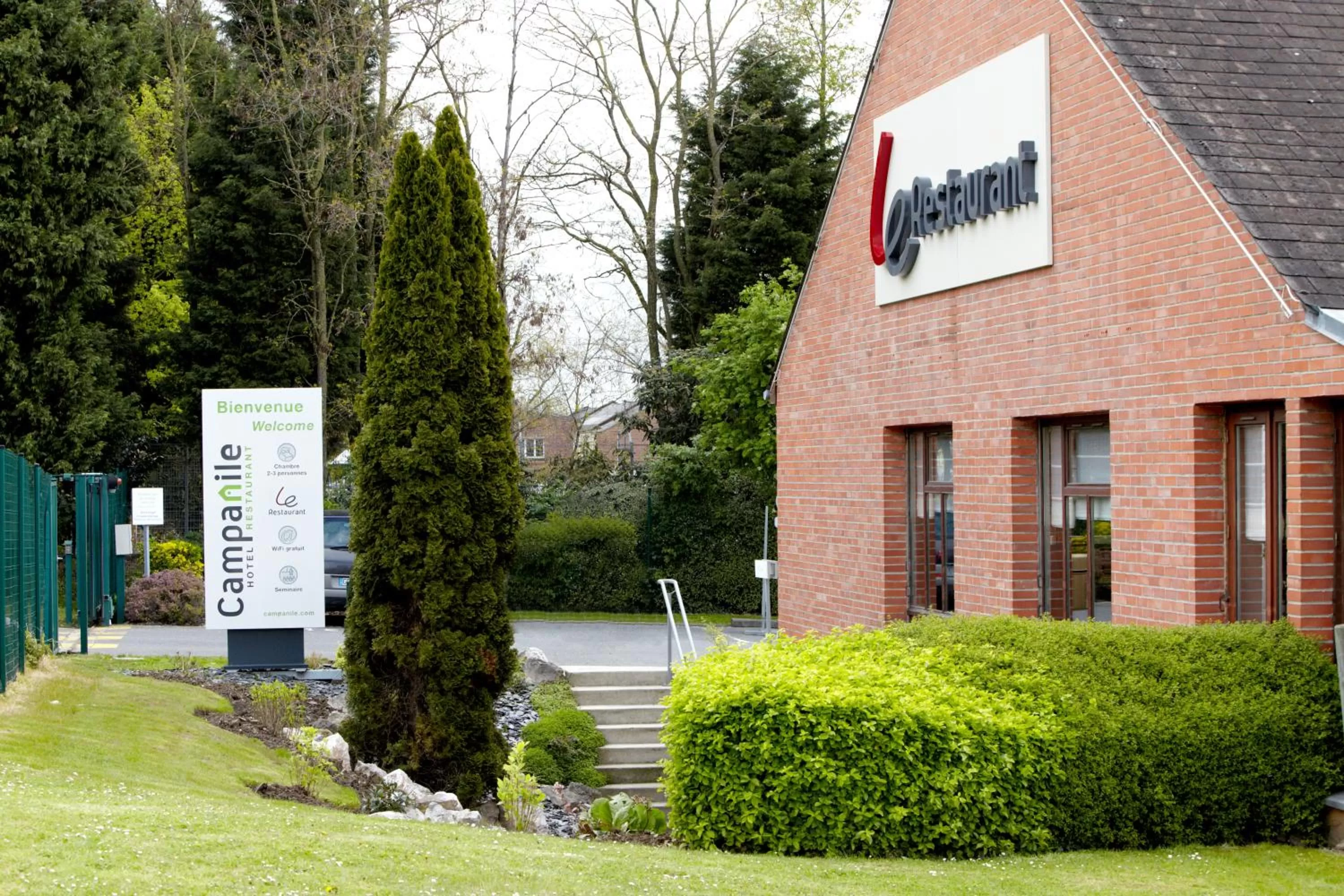 Facade/entrance in Campanile Lille Sud - CHR
