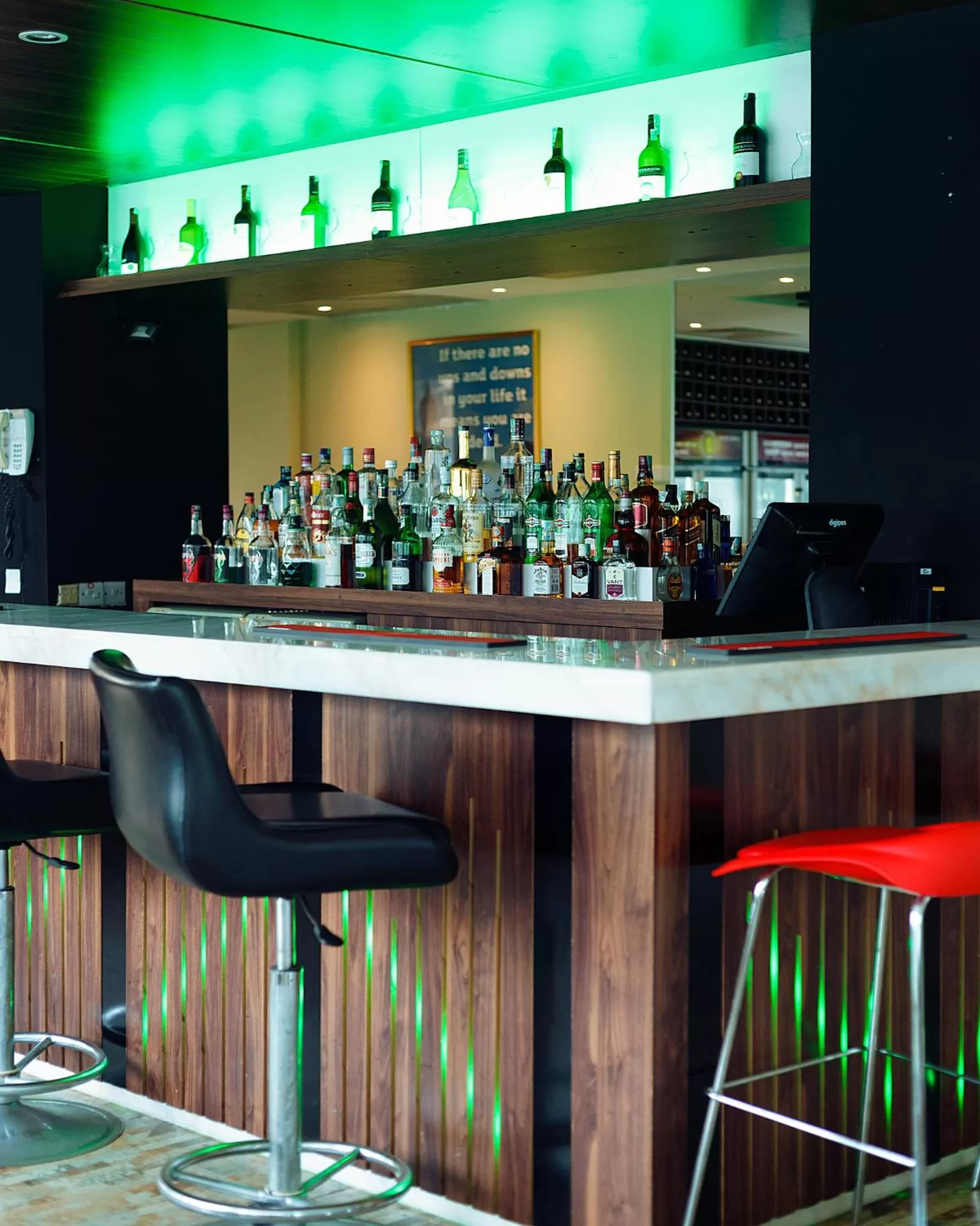 Lounge or bar in Holiday Inn Dar Es Salaam by IHG