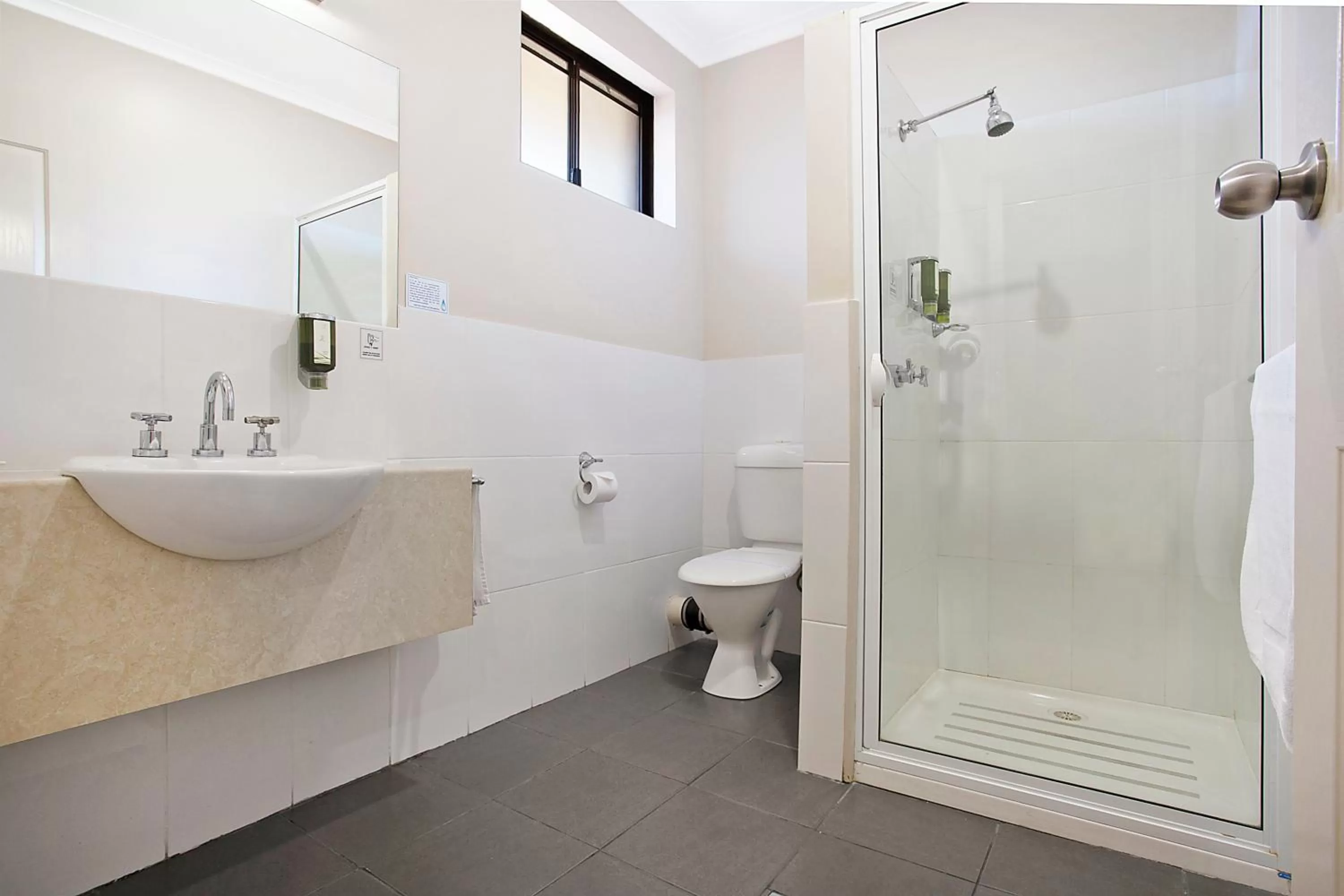 Shower in Comfort Inn May Park