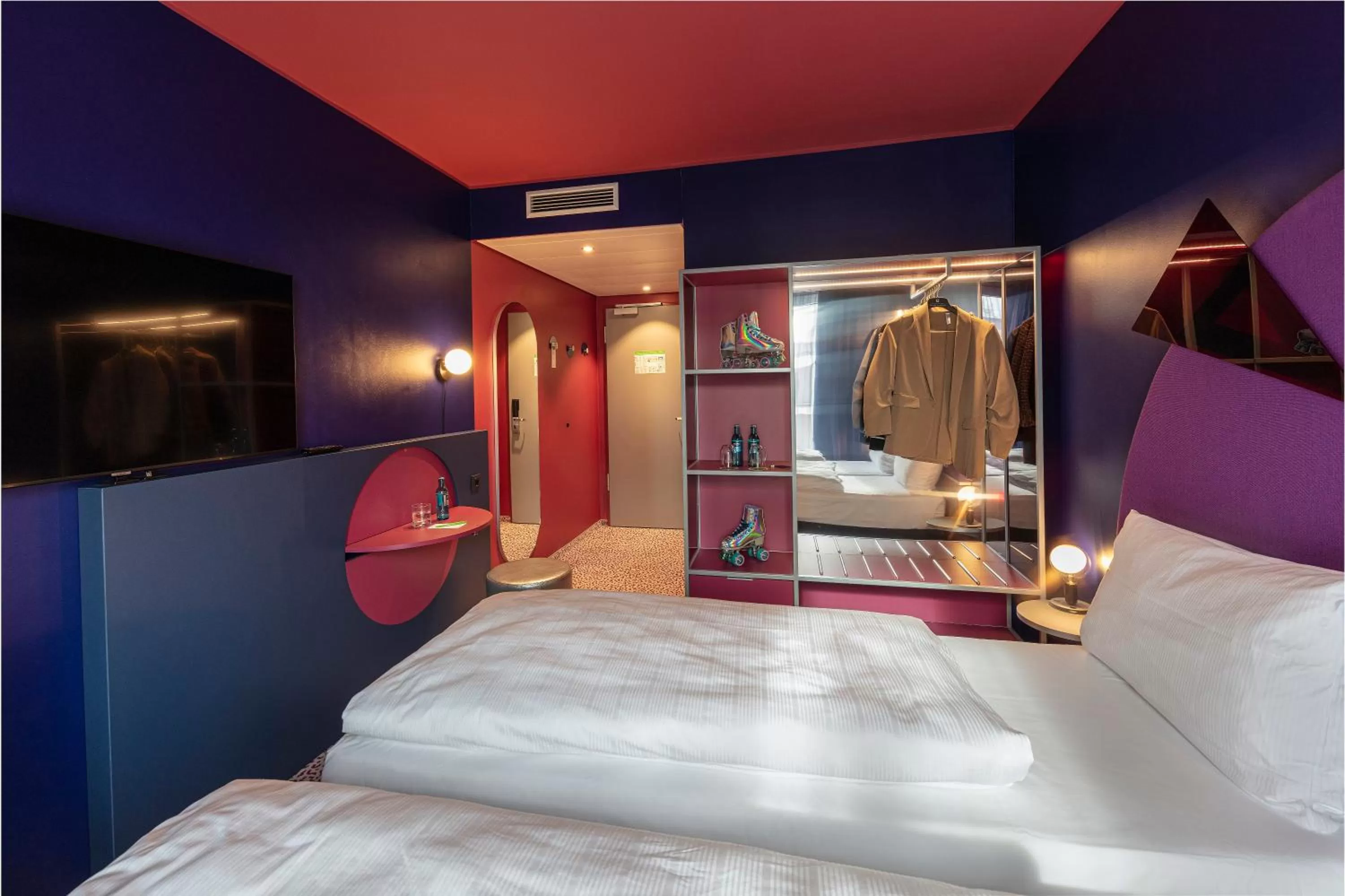 Photo of the whole room, Bed in ibis Styles Muenchen Perlach