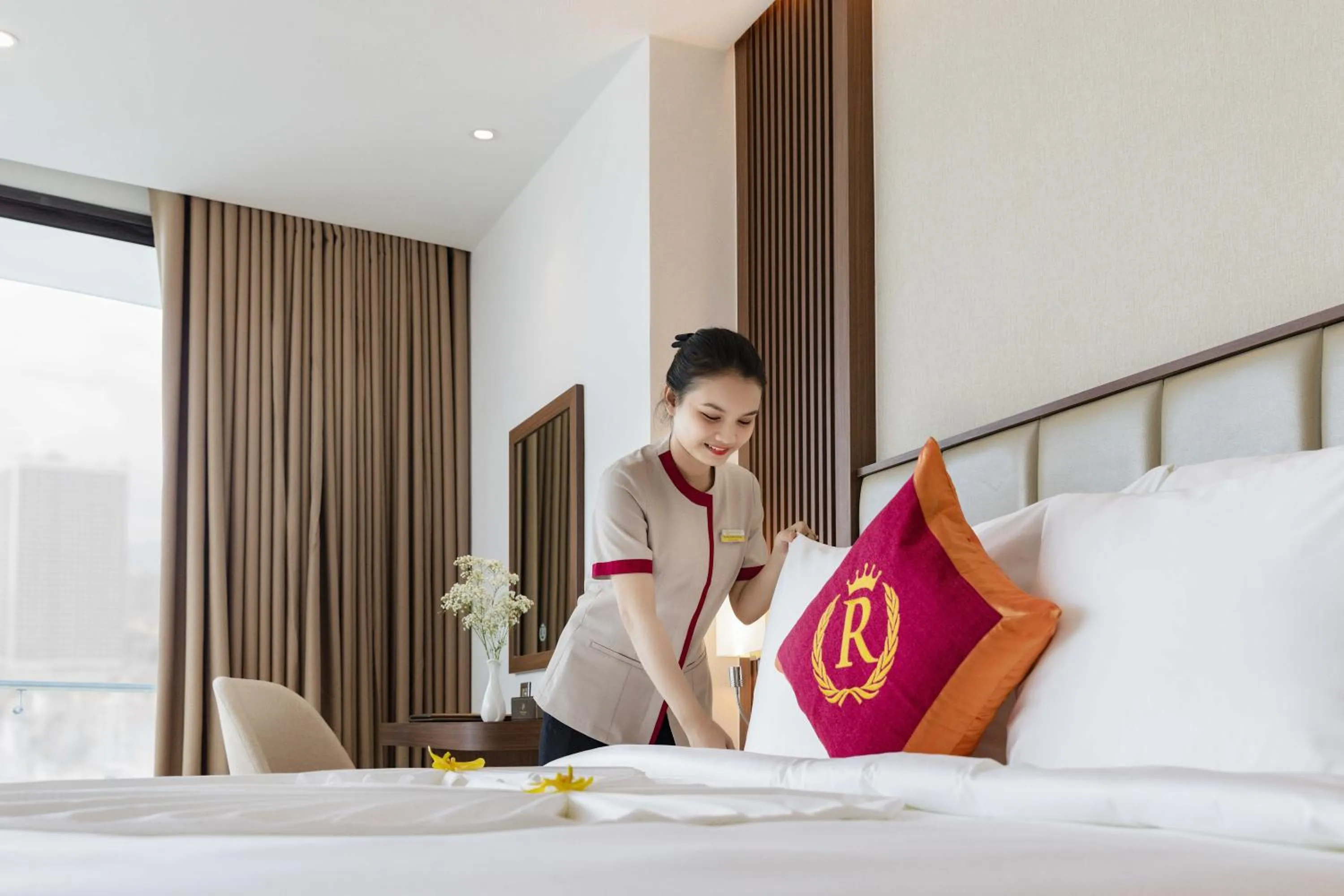 Bedroom, Bed in Regalia Gold Hotel