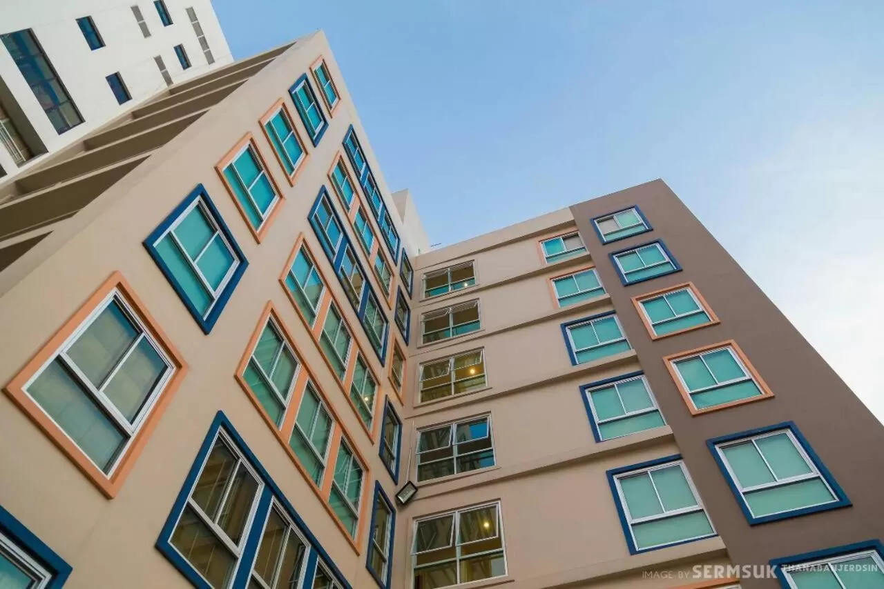 Property Building in Right Place Sathorn