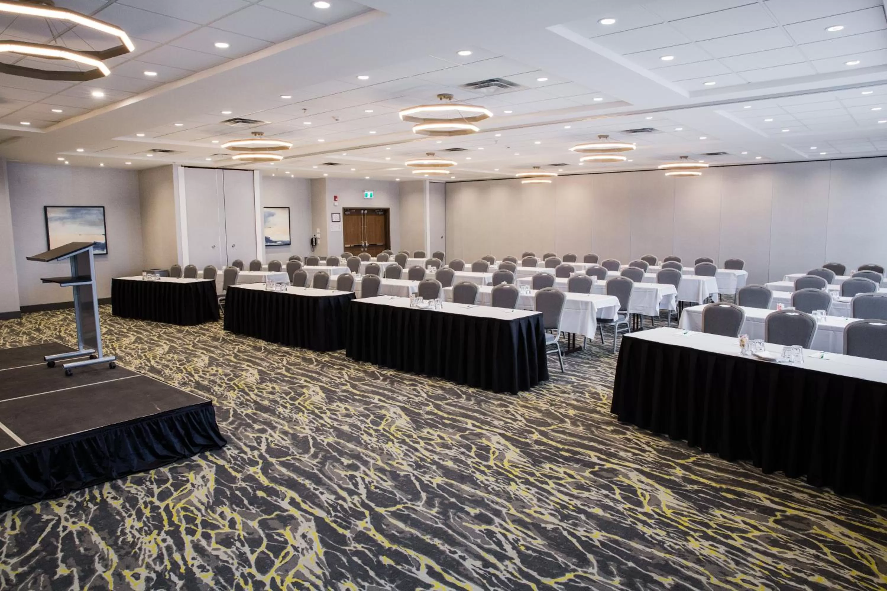 Meeting/conference room in Holiday Inn Hotel & Suites Calgary South - Conference Ctr by IHG