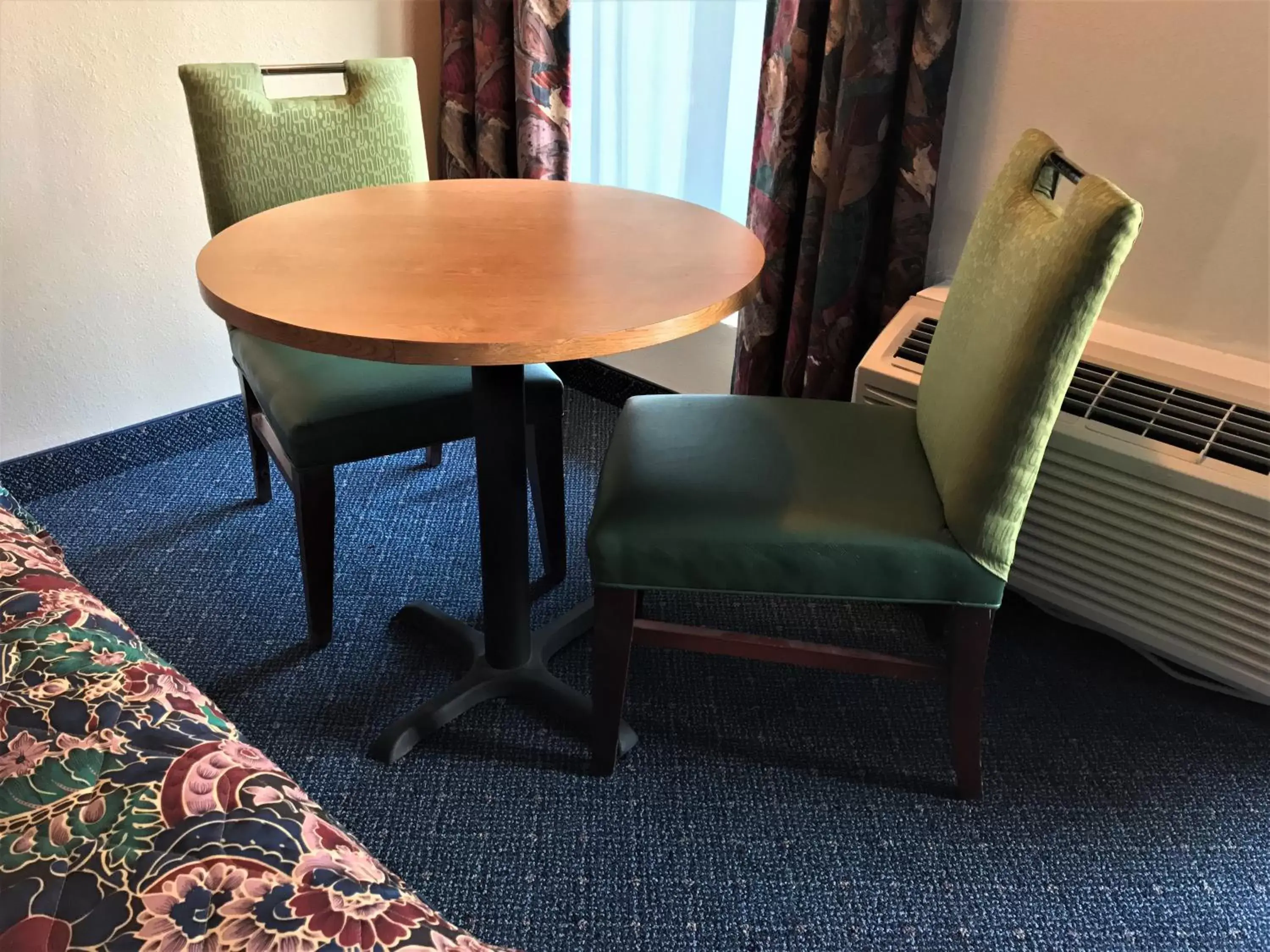 Double Room with Two Double Beds - Non-Smoking in American Inn Kansas City, KS Double Room with Two Double Beds - Non-Smoking in American Inn Kansas City, KS