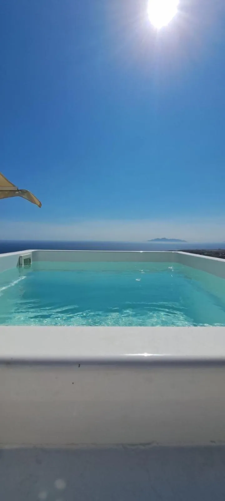 Hot Tub in Amerisa Suites & Villa